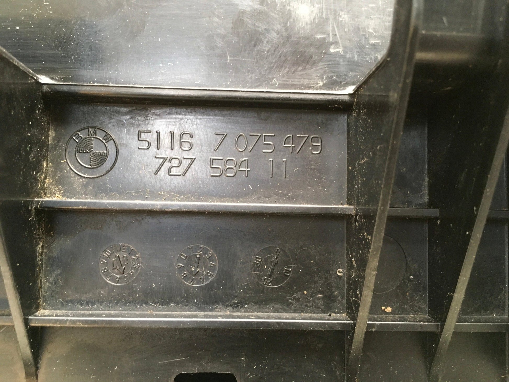 Guantera BMW 3 E90 E91 - 51167075479