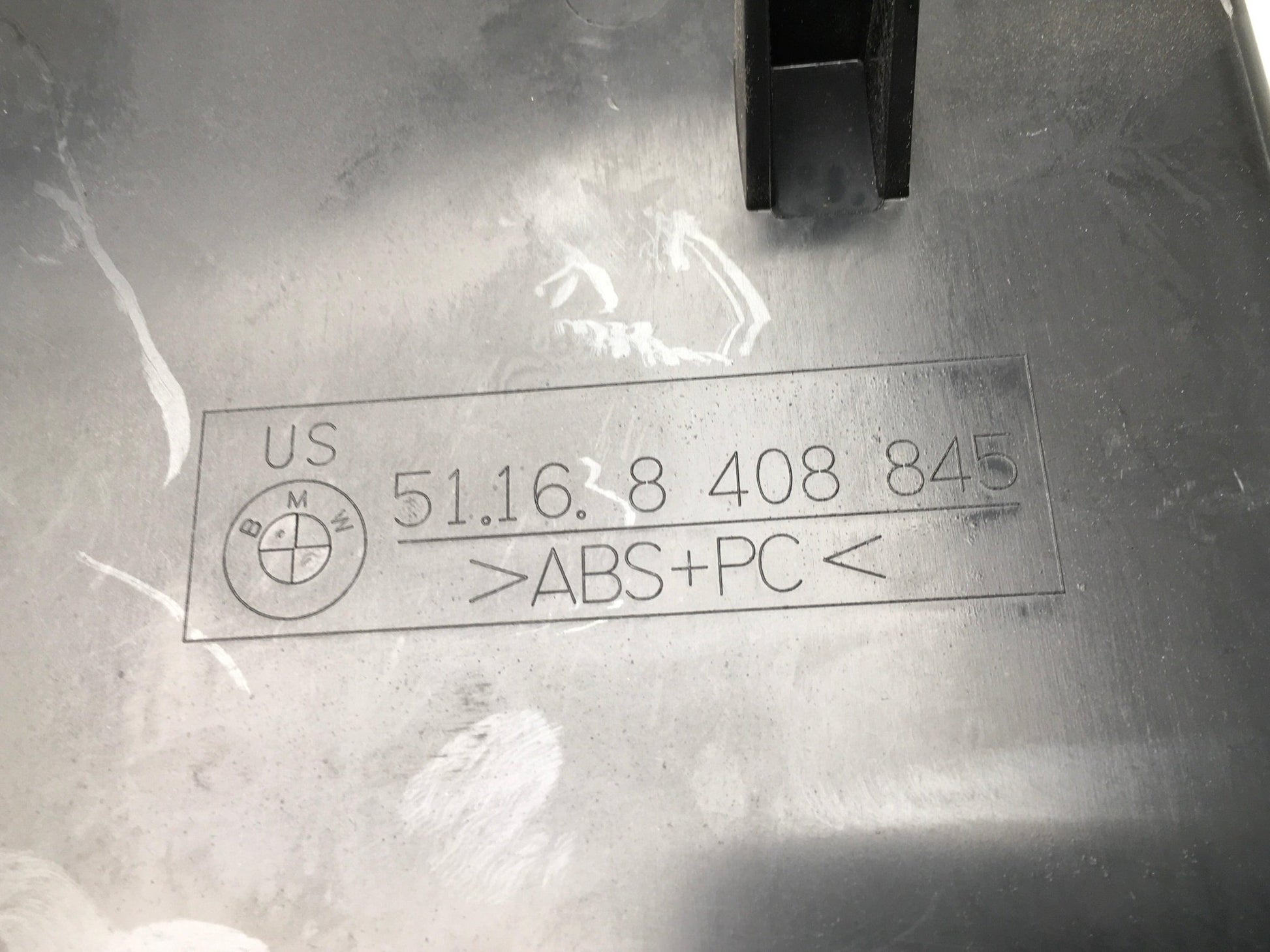 Guantera BMW X5 E53 - 51168408845