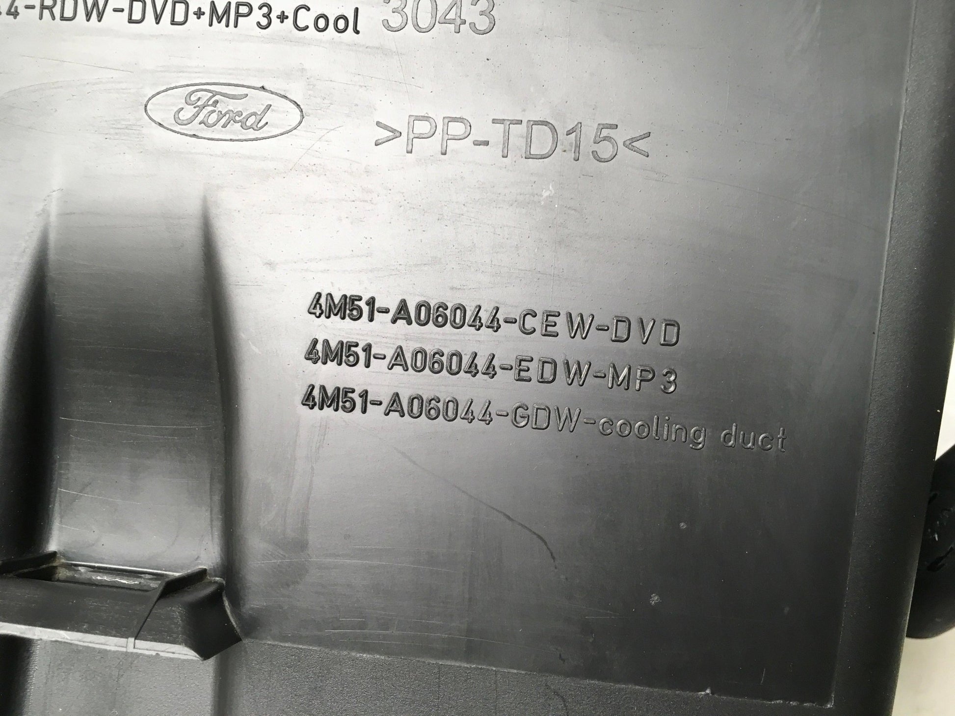 Guantera Ford Focus II - 4M51A06044CEW