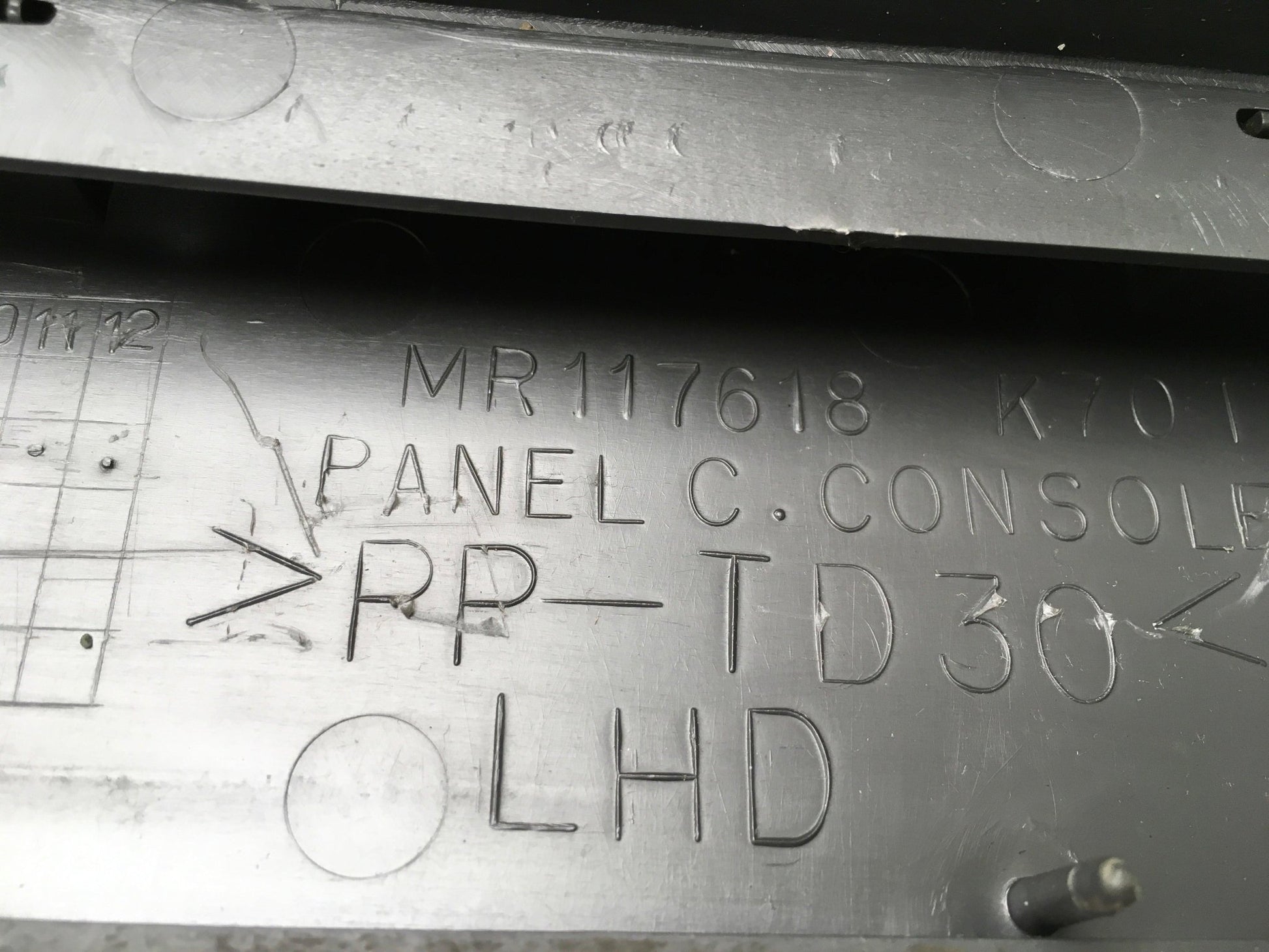 Guantera Mitsubishi L200 K6/7 - MR117603