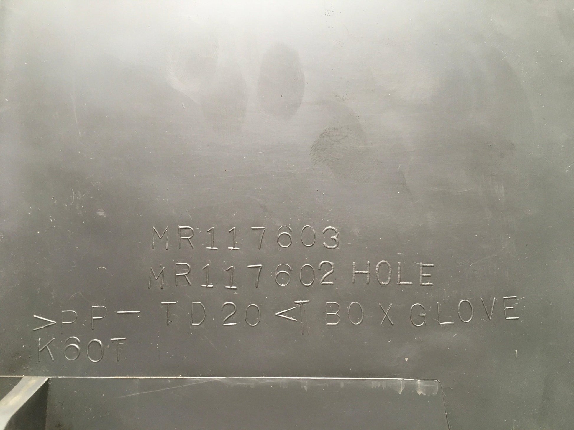 Guantera Mitsubishi L200 K6/7 - MR117603