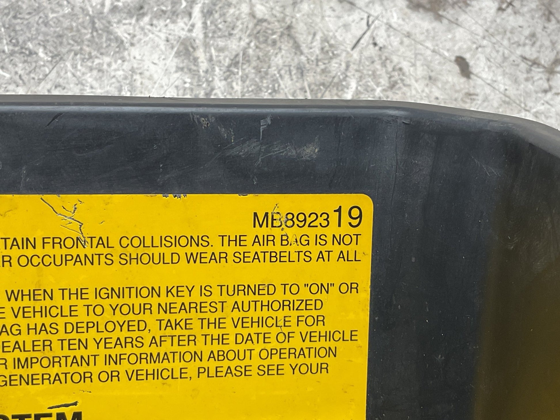 Guantera Mitsubishi MB892319 - MB892319