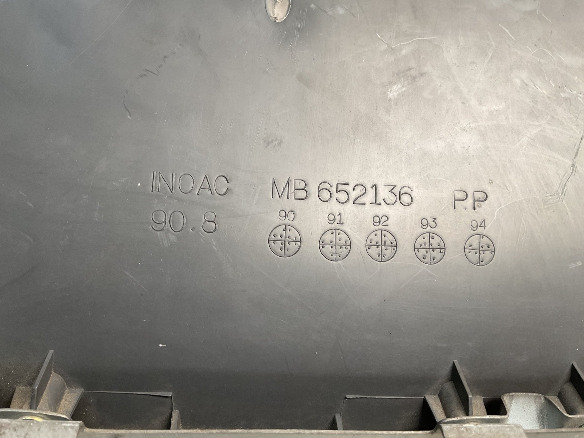 Guantera Mitsubishi Pajero - MB652136 _