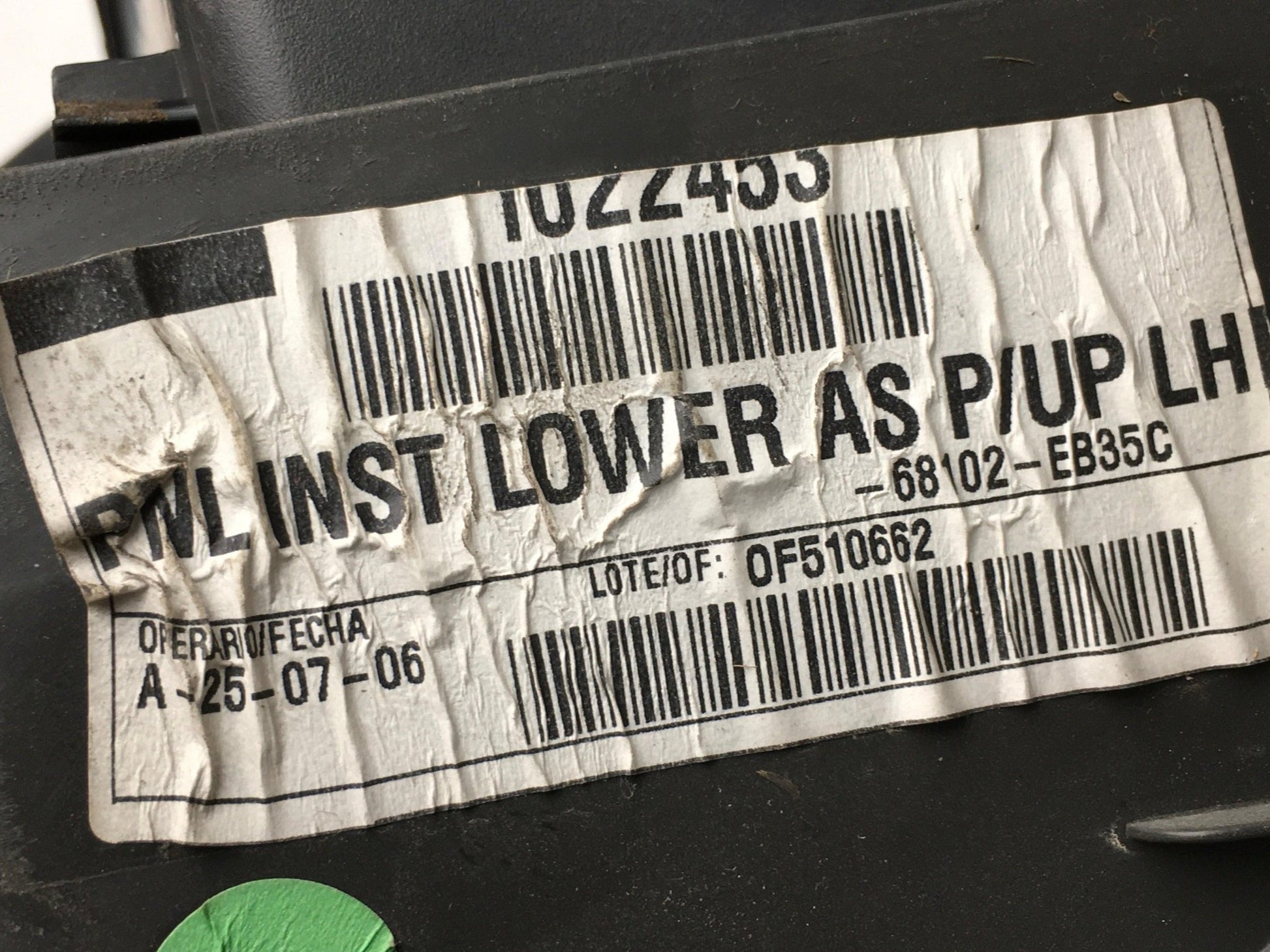 Guantera Nissan Navara II - 68102EB35C