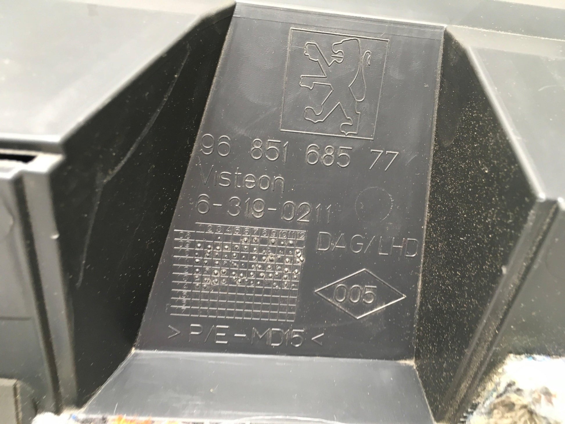 Guantera Peugeot 5008 I - 9685168577