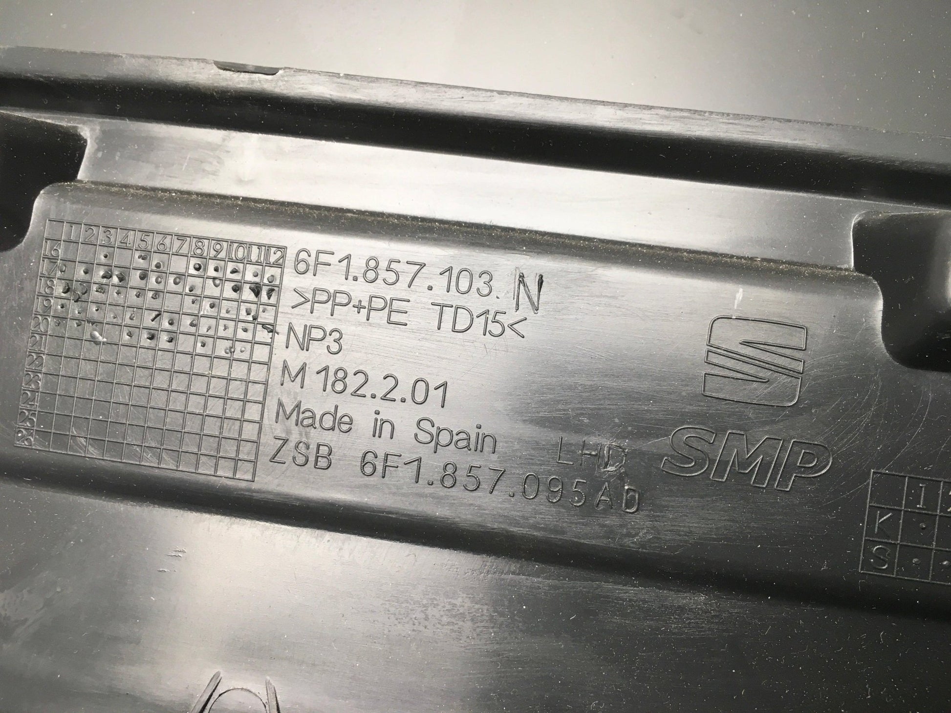 Guantera Seat Arona / Ibiza V - 6F1857103N