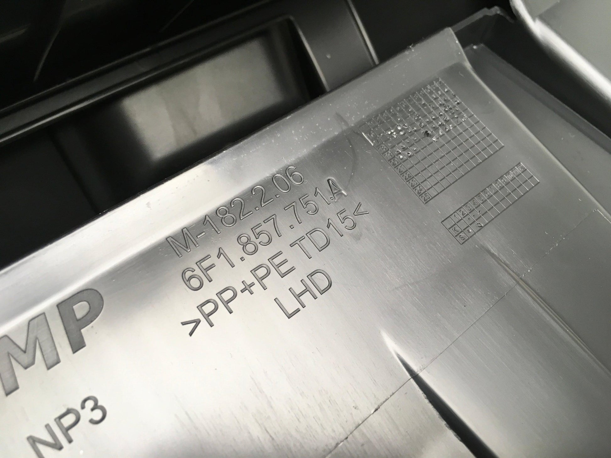 Guantera Seat Arona / Ibiza V - 6F1857103N