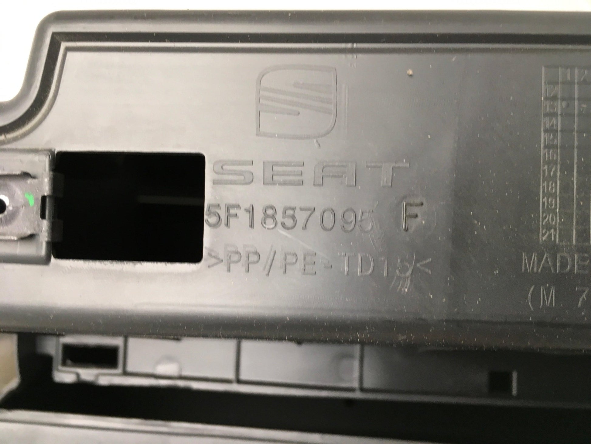 Guantera Seat Leon III 5F - 5F1857095F