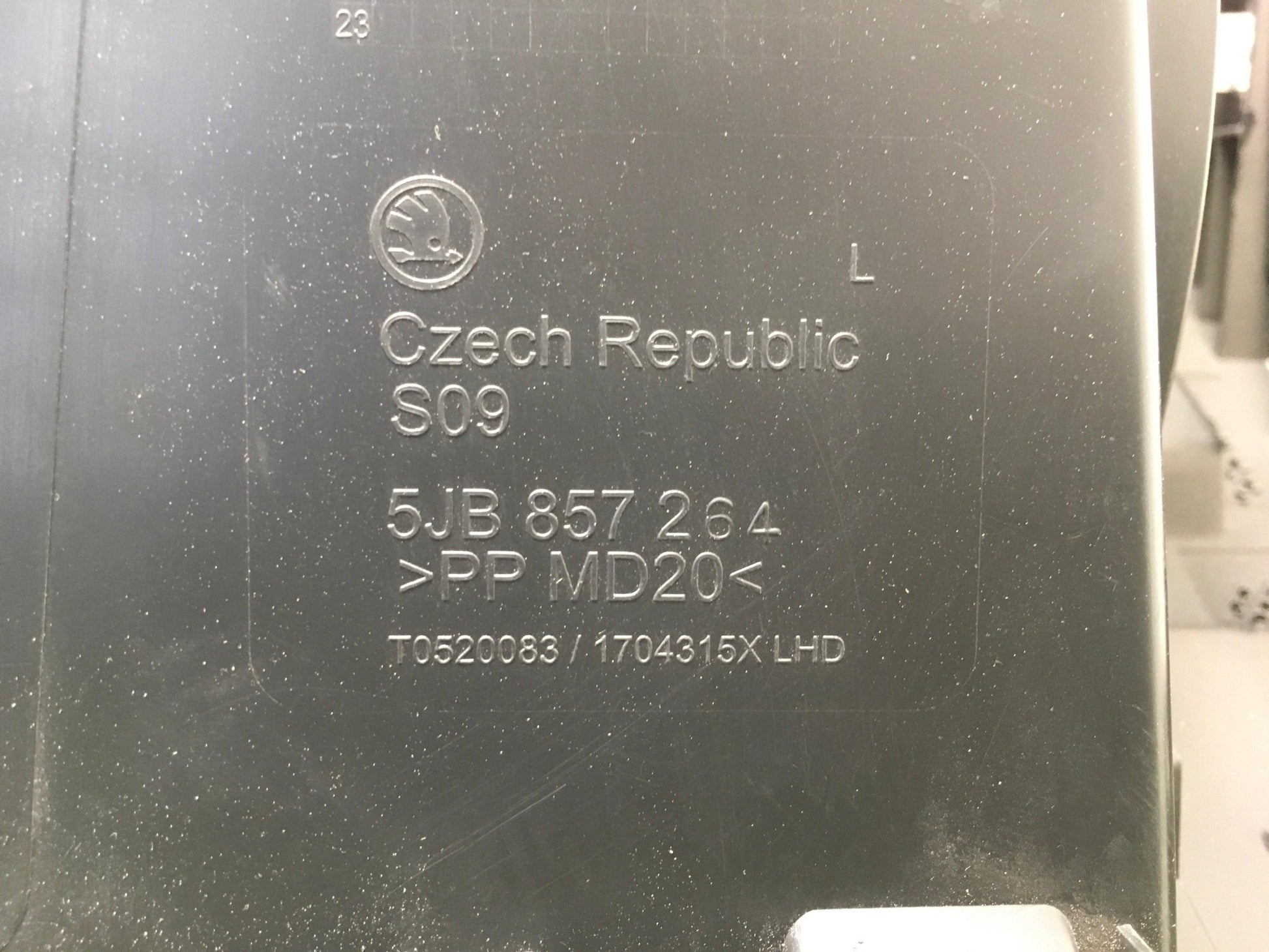 Guantera Seat Toledo 4 Skoda Rapid - 5JB857264