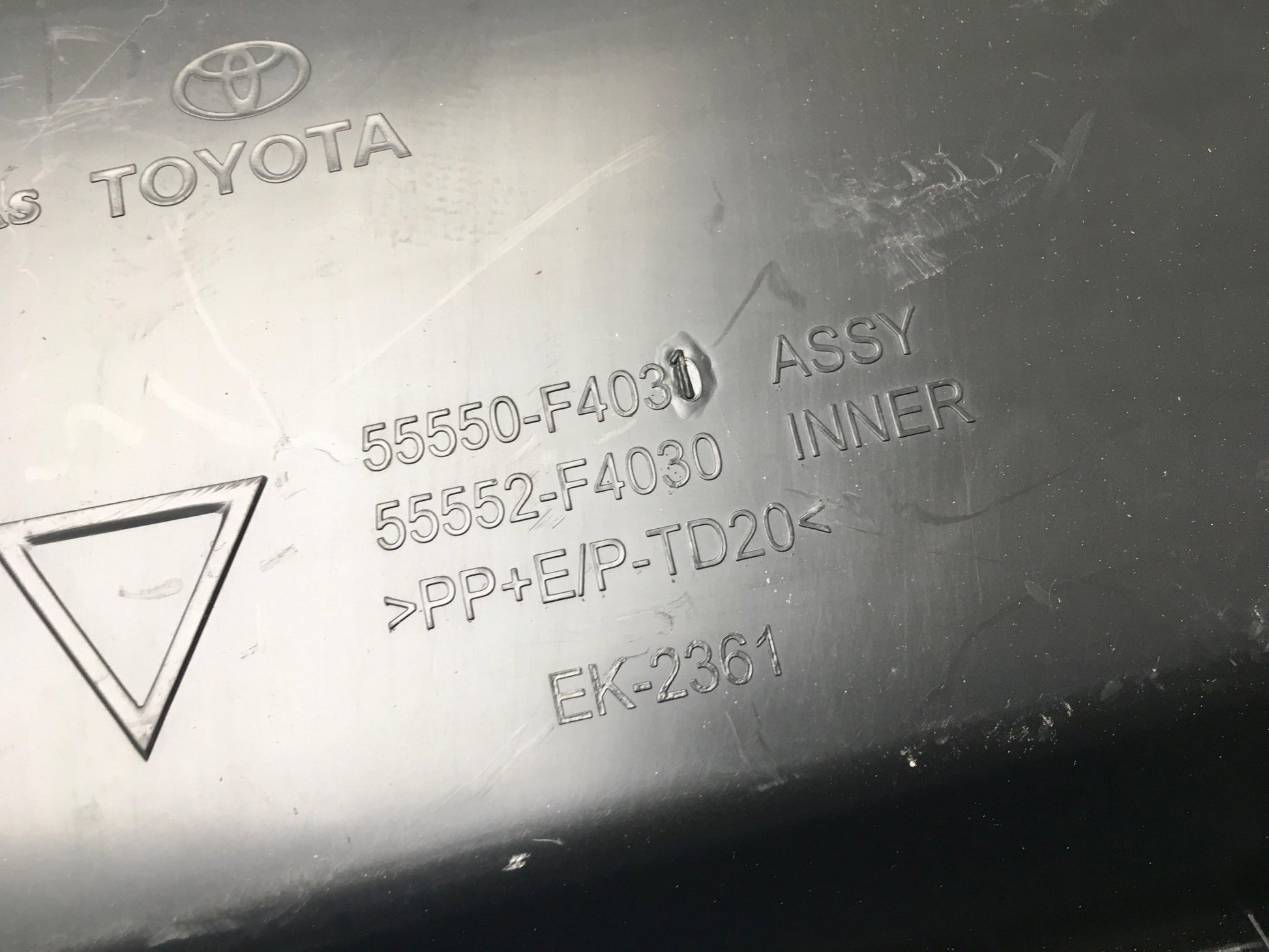 Guantera Toyota C-HR - 55550F4031