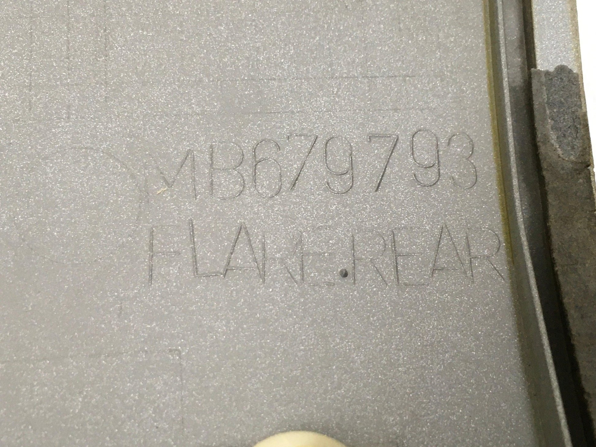 Guardabarros del dcho Mitsubishi Pajero II - MB679793