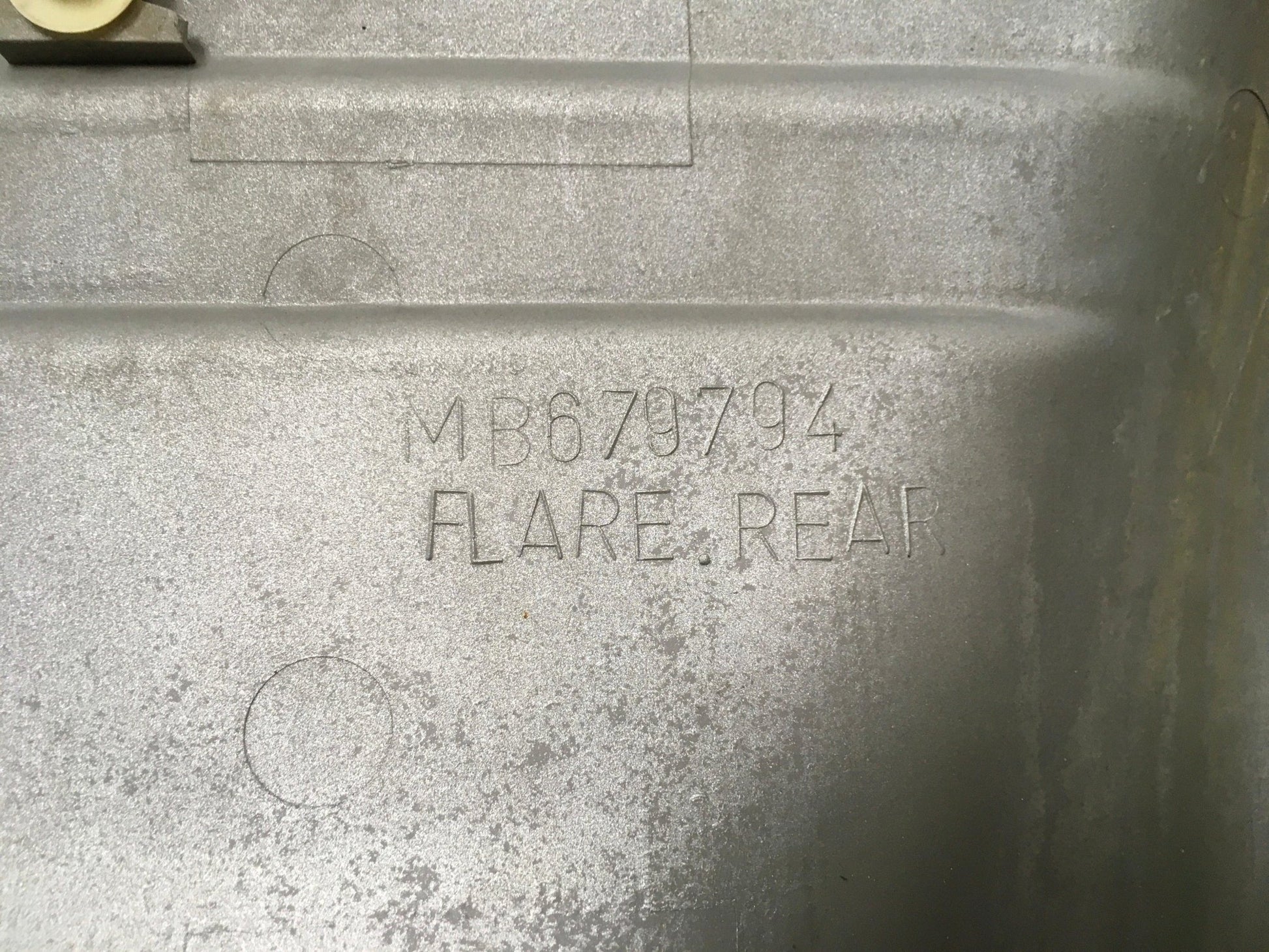 Guardabarros tra dcho Mitsubishi Pajero II - MB679794