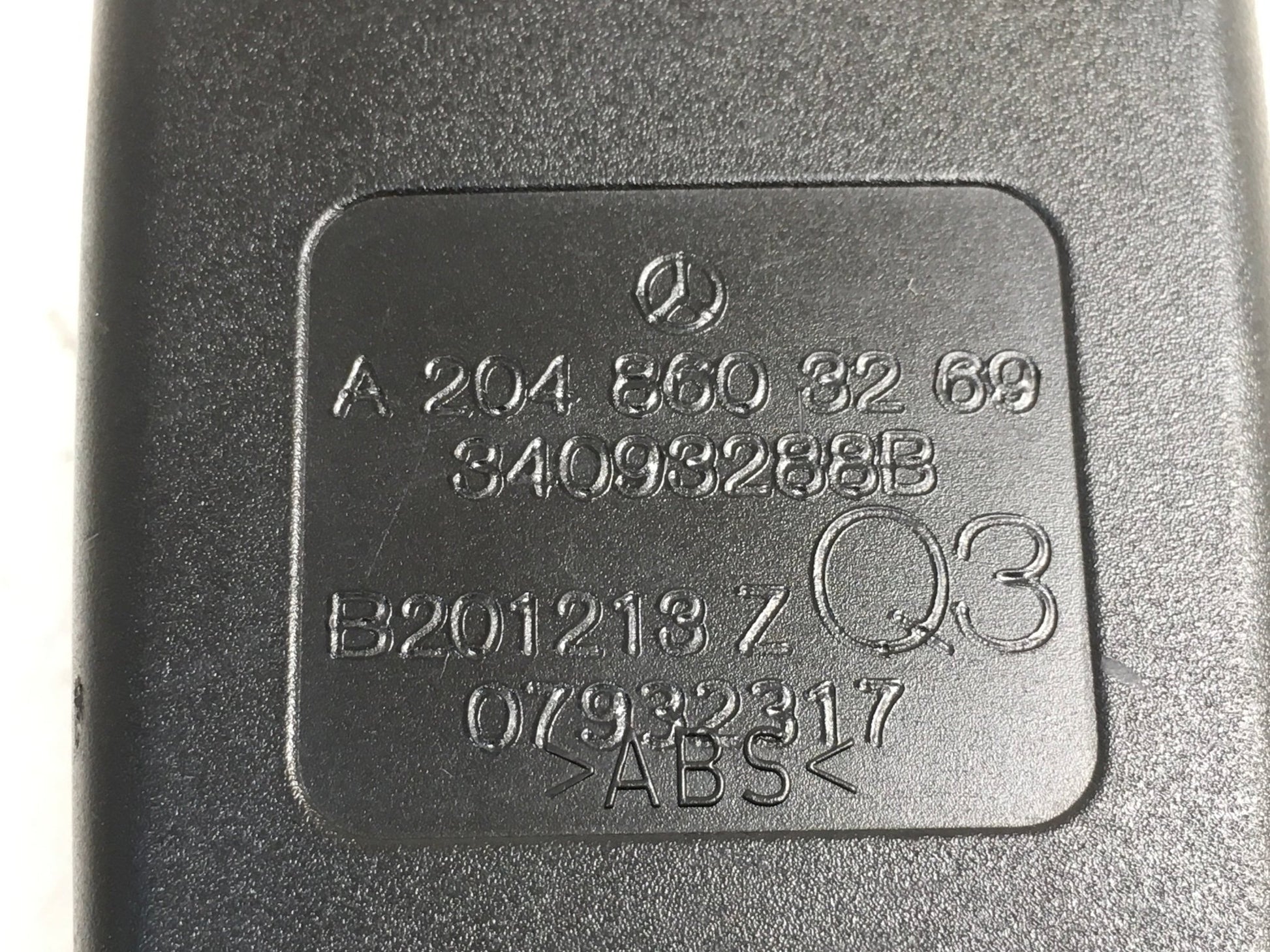 Hebilla cinturon tra centro Mercedes GLK X204 - A2048603269