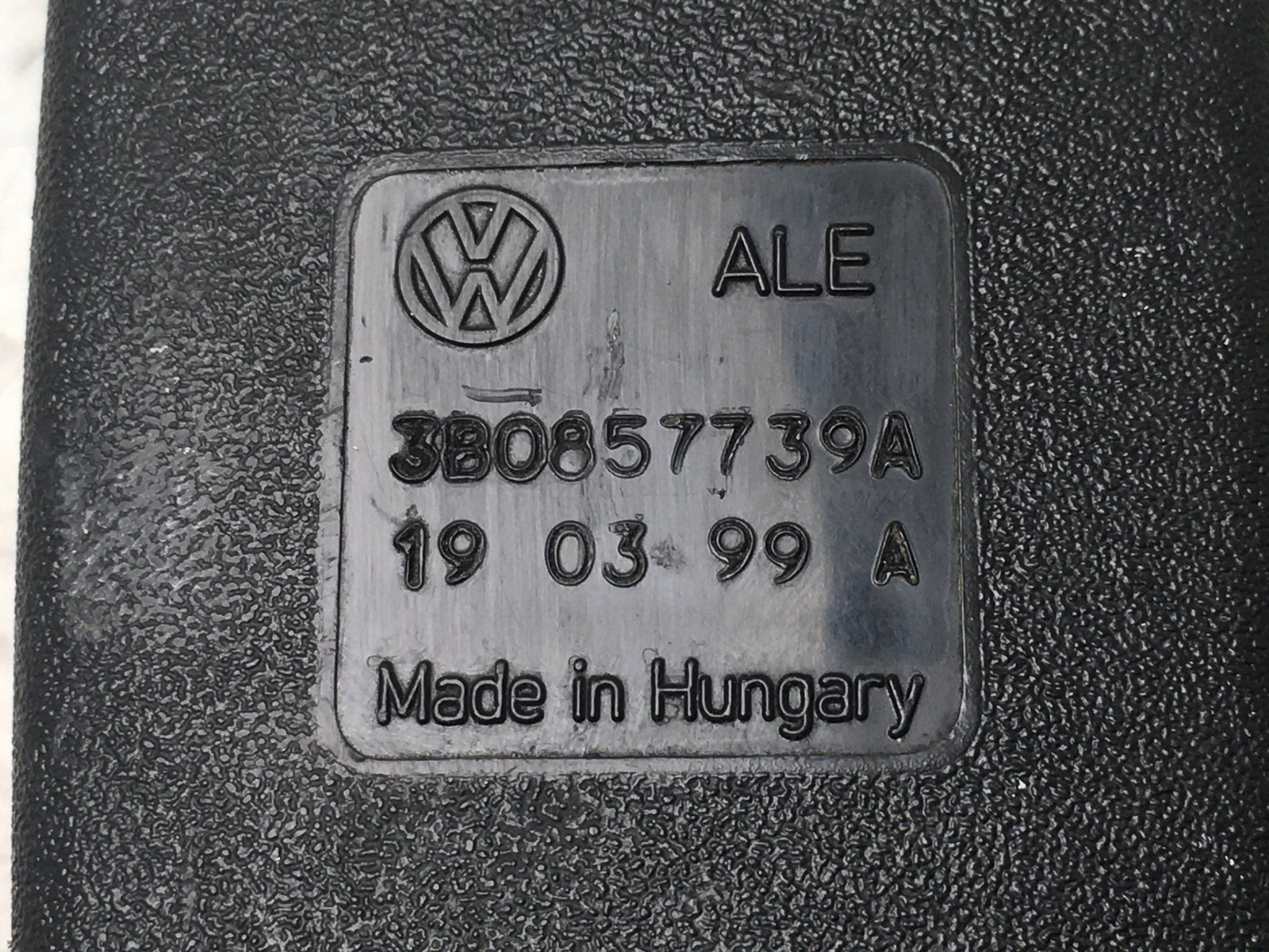 Hebilla cinturon tra dcho VW Passat B5 3B - 3B0857739A _