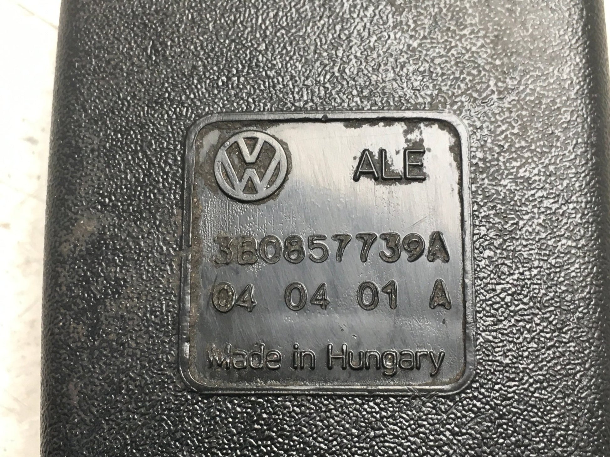 Hebilla cinturon tra dcho VW Passat B5 3B - 3B0857739A