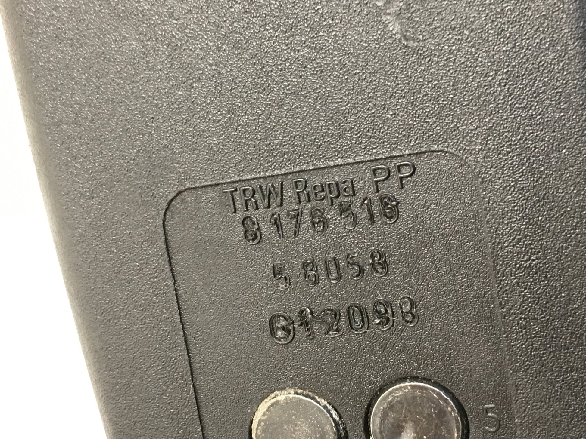 Hebilla cinturon tra izq BMW E39 - 8176516