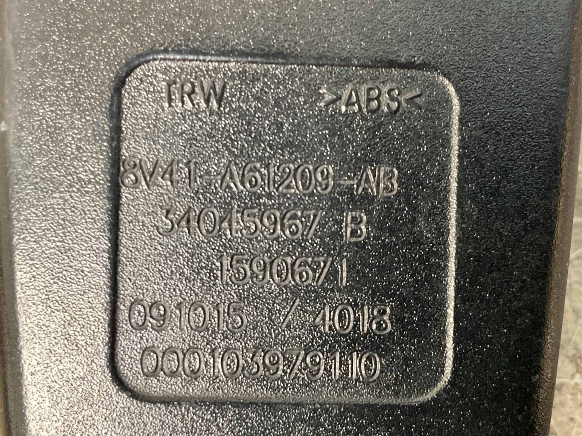 Hebilla del izq Ford Kuga 2008 - 2012 - 8V41A61209AB