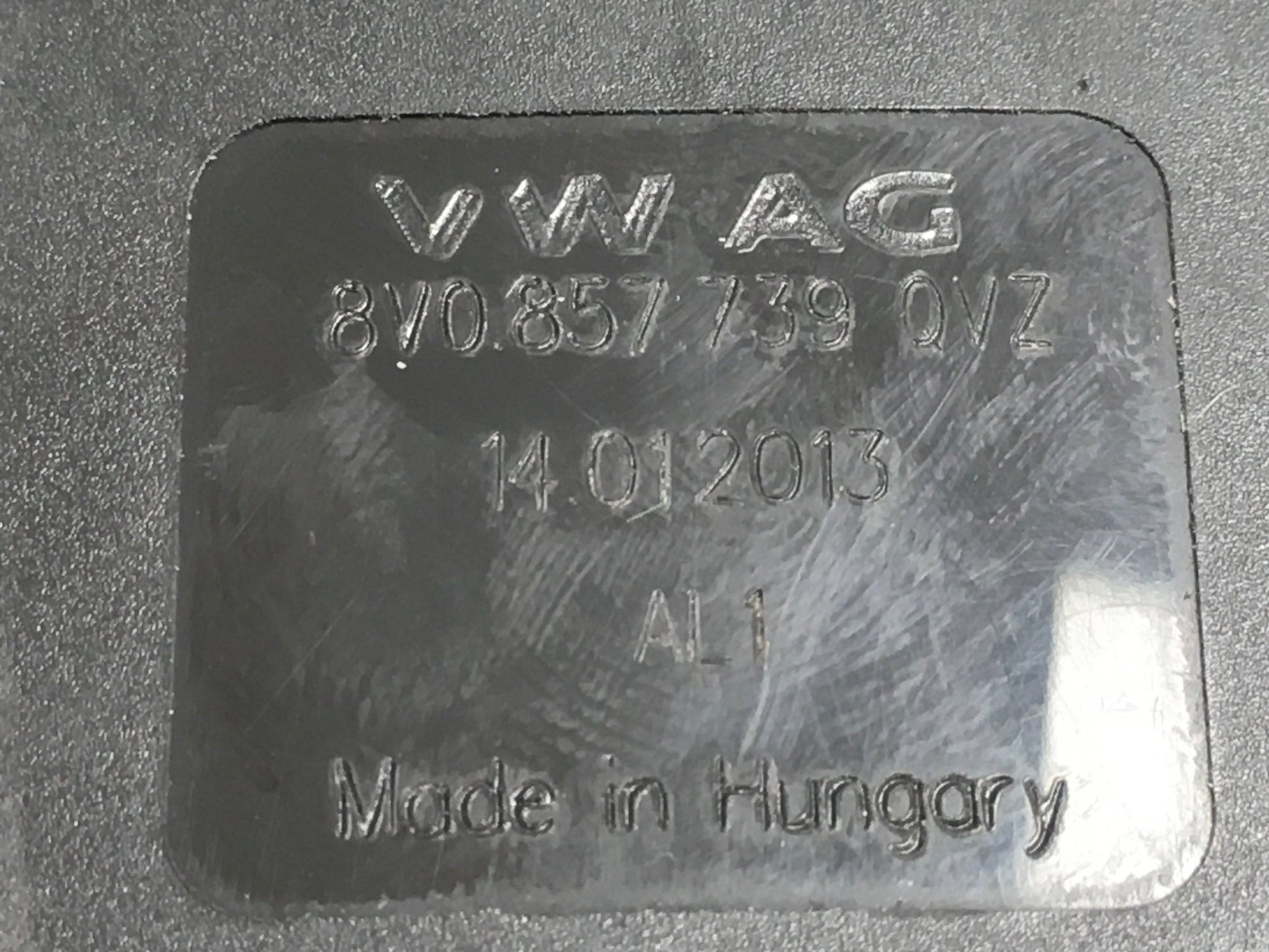 Hebilla trasero centro izq VW 8V0857739 - 8V0857739