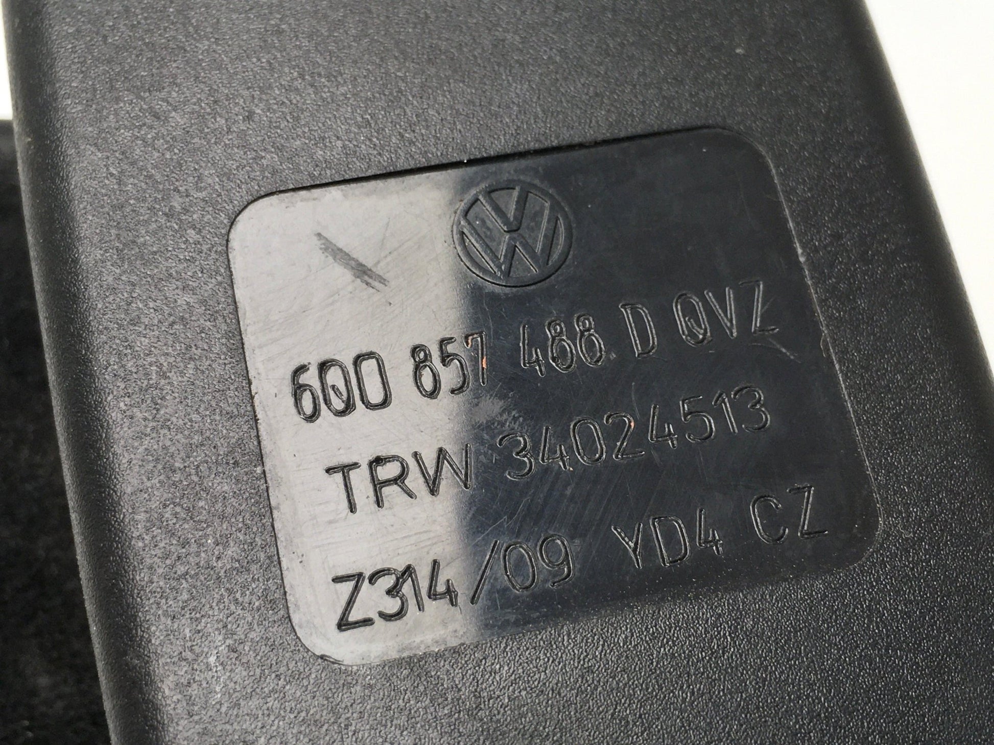 Hebillas centrales VW 6Q0857488D - 6Q0857488D