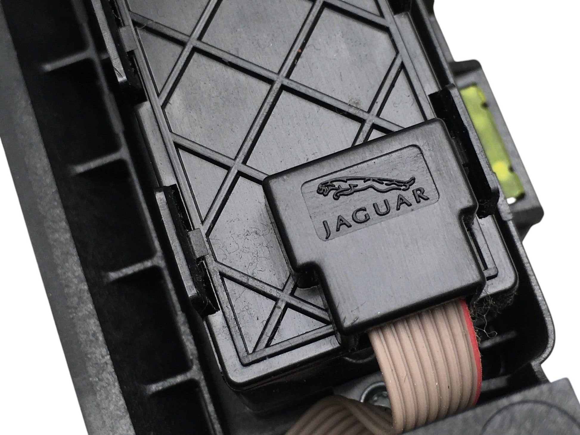 Interruptores Pantalla central Jaguar XE - GX7319F211BB