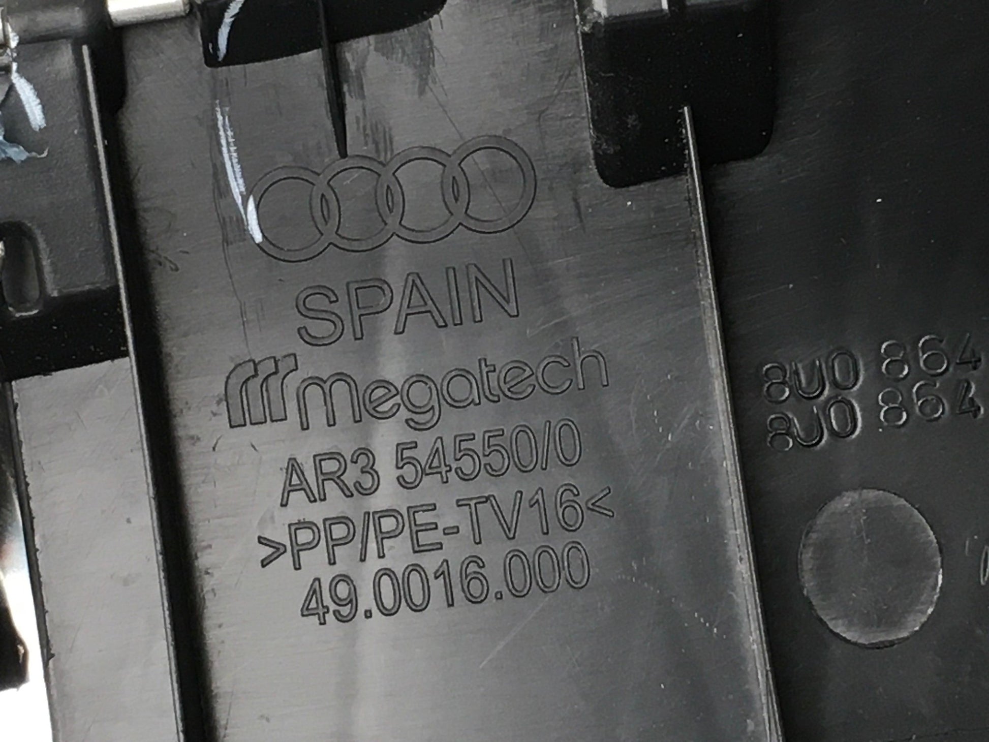 Liston cierre porton Audi Q3 8U - 8U0864483M