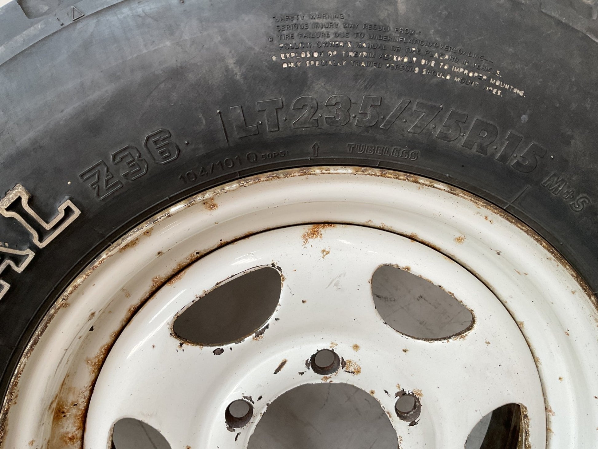 Llanta Land Rover Defender 1983 - 1990 - LT235/75R15