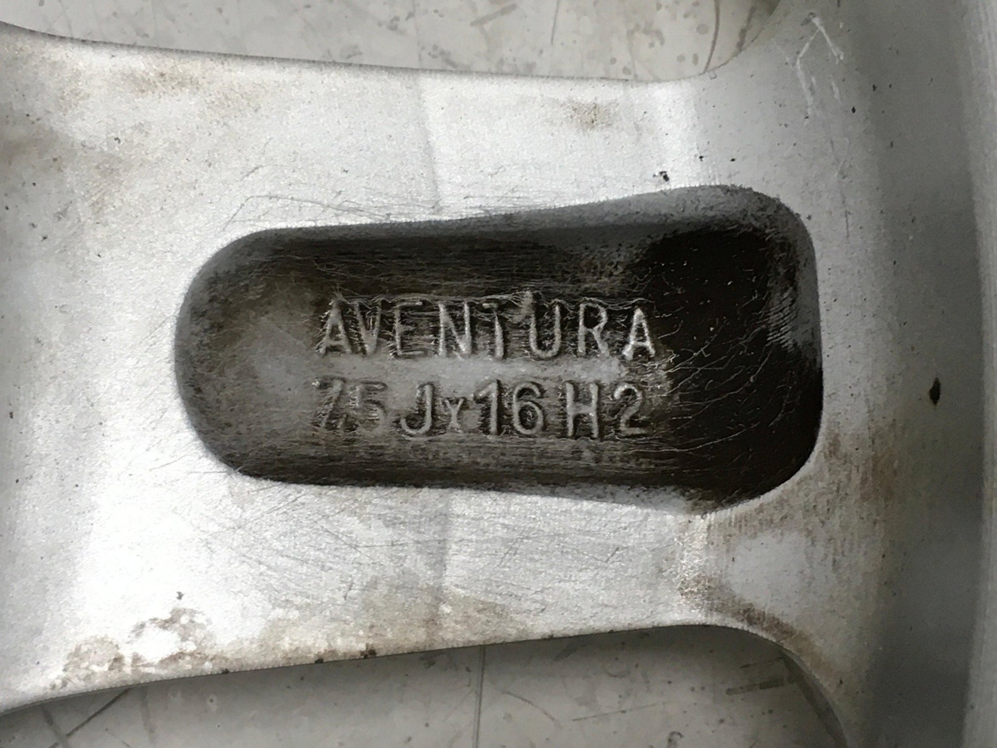 Llanta Mercedes W124 - 75JX16H2