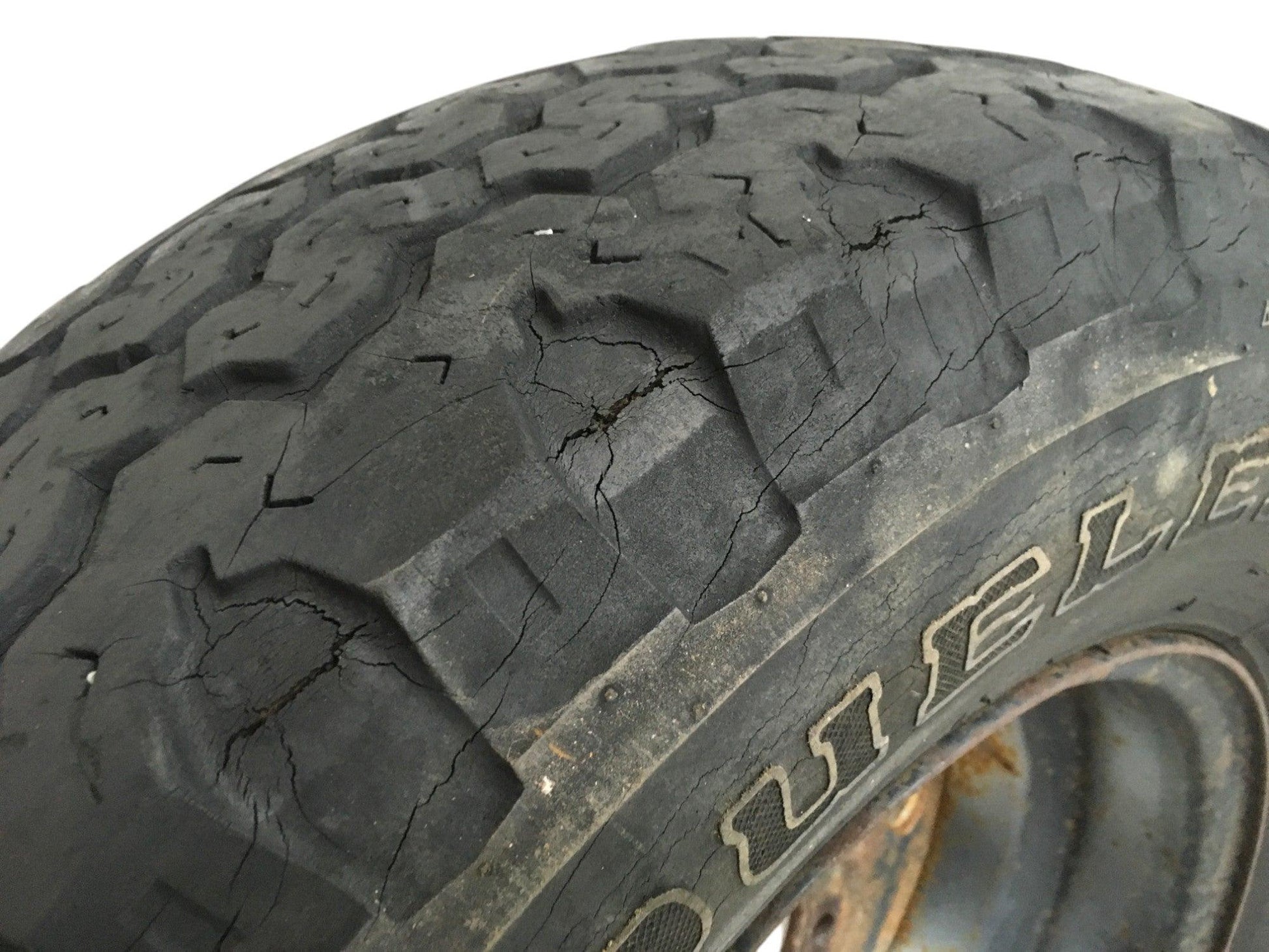 Llanta Mitsubishi Montero L040 - 