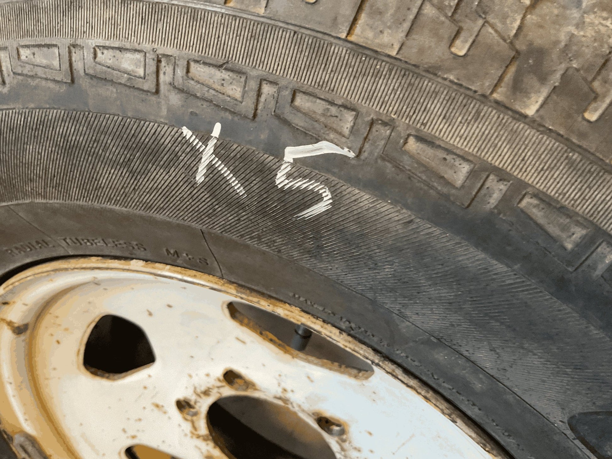 LLanta Neumatico 215/80R15102S 4x4 - 215/80R15102S