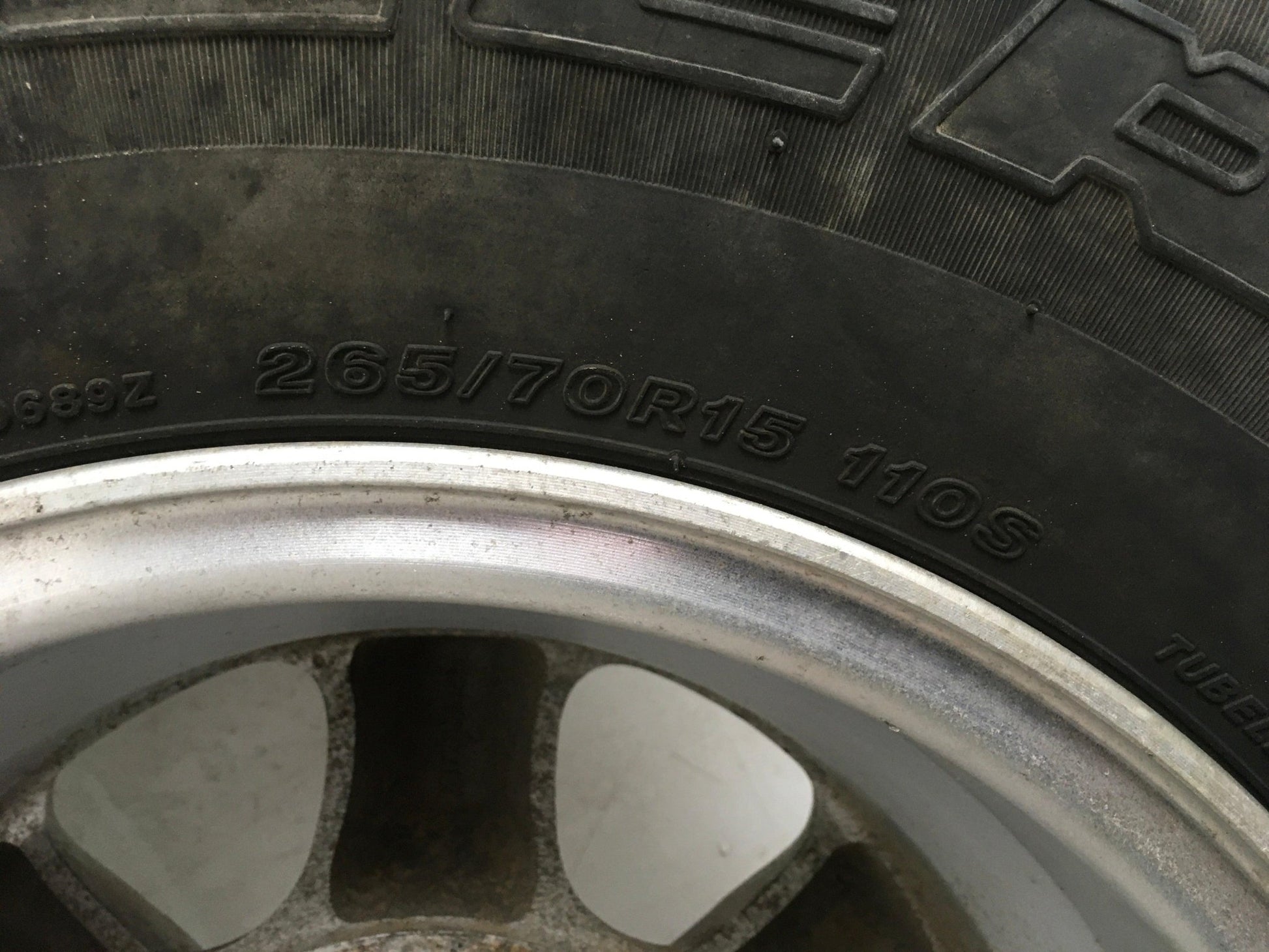 LLanta para Mitsubishi Montero II - 