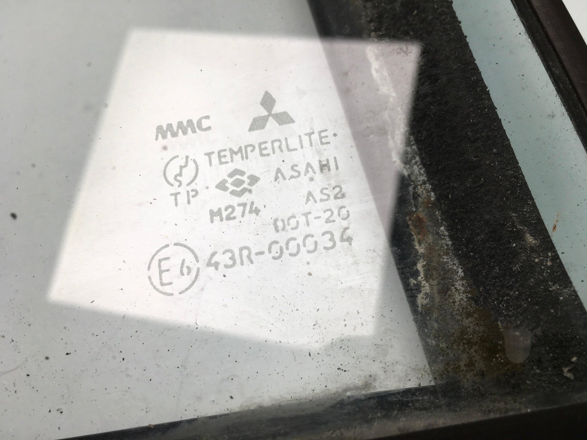 Luna tra izq Mitsubishi Pajero I - E643R00034