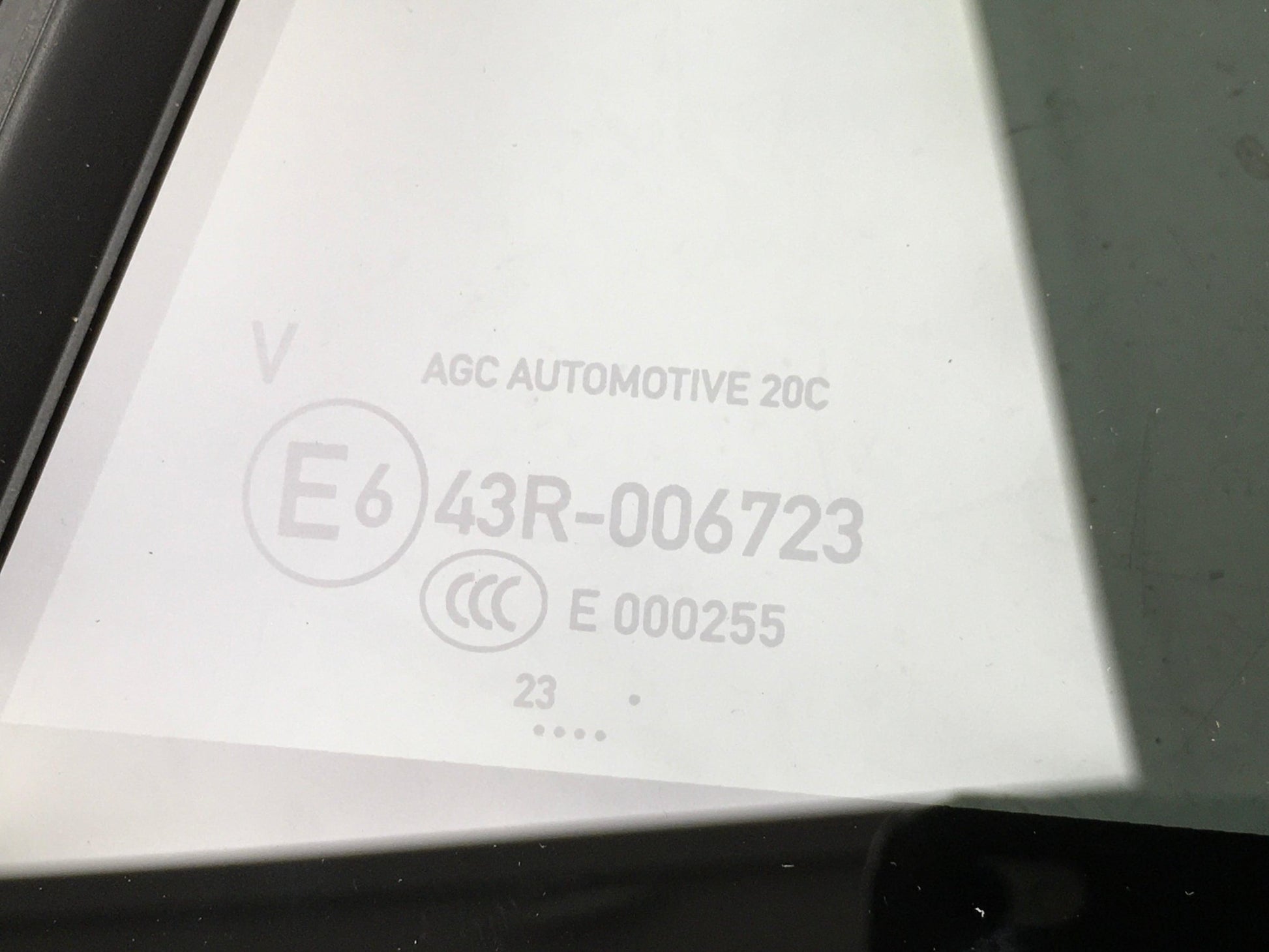 Luneta tra izq Peugeot 2008 II - 9825845080