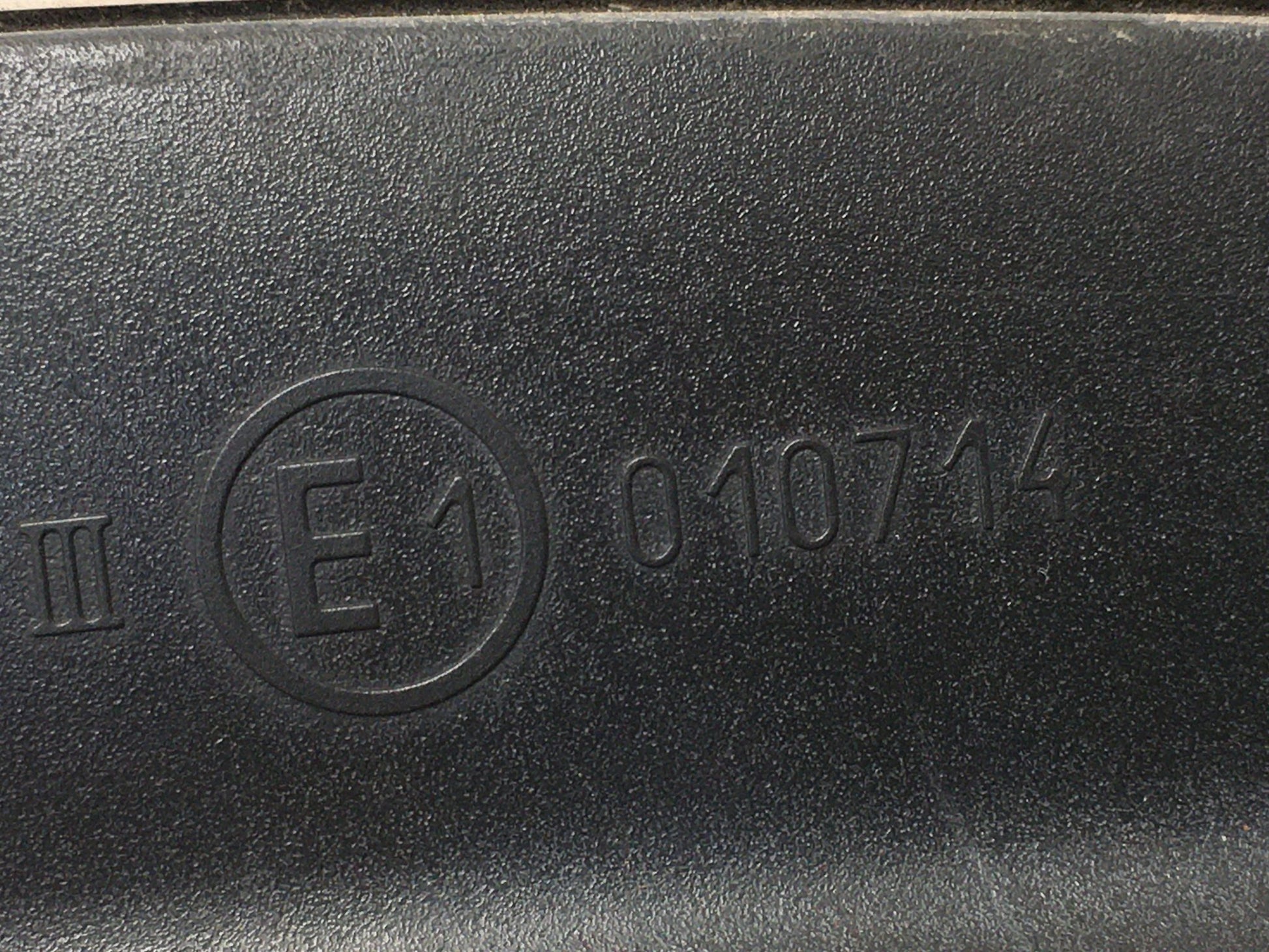 Luz retrovisor izquierdo VW Touareg - E1010714