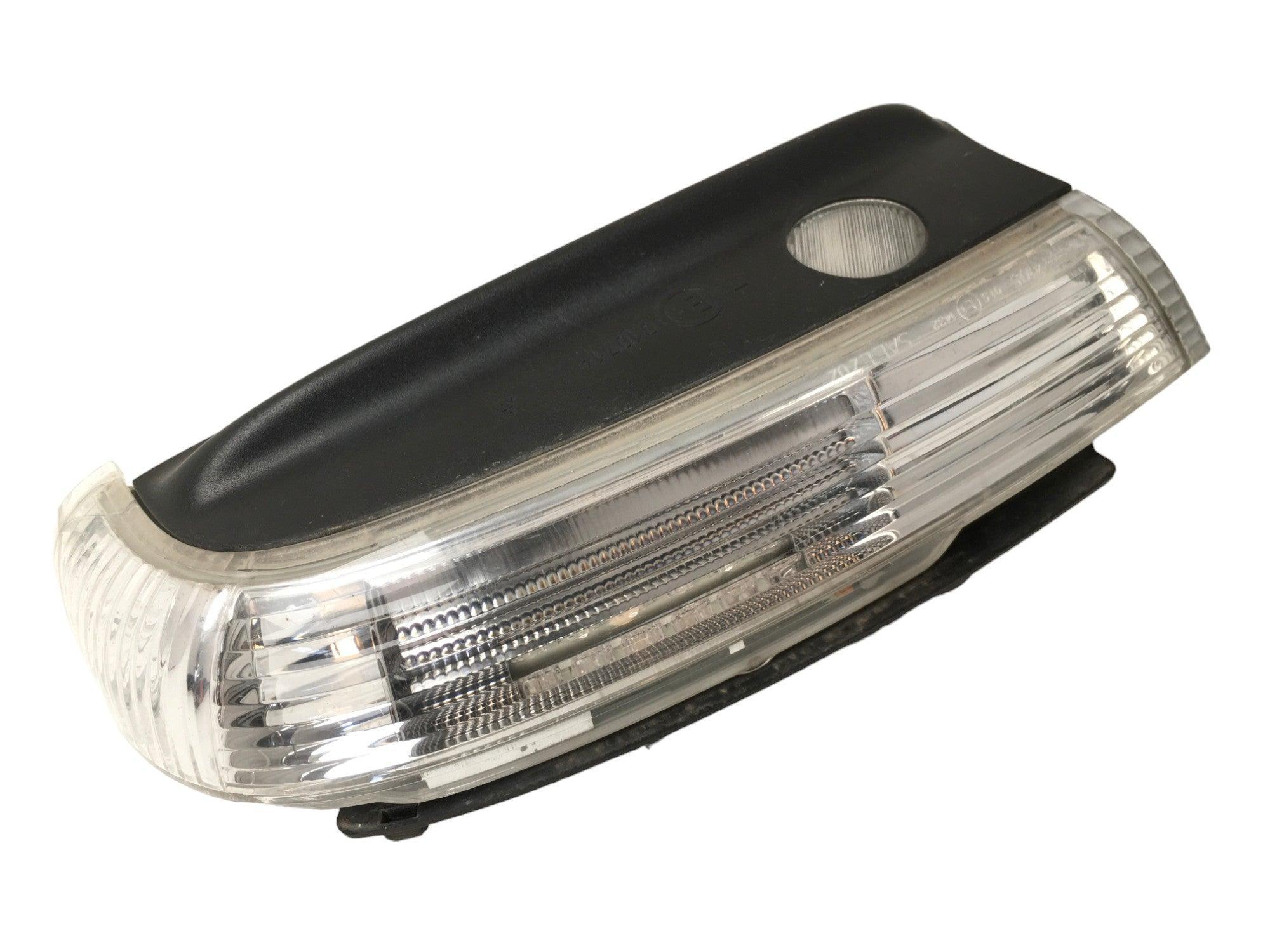 Luz retrovisor izquierdo VW Touareg - E1010714