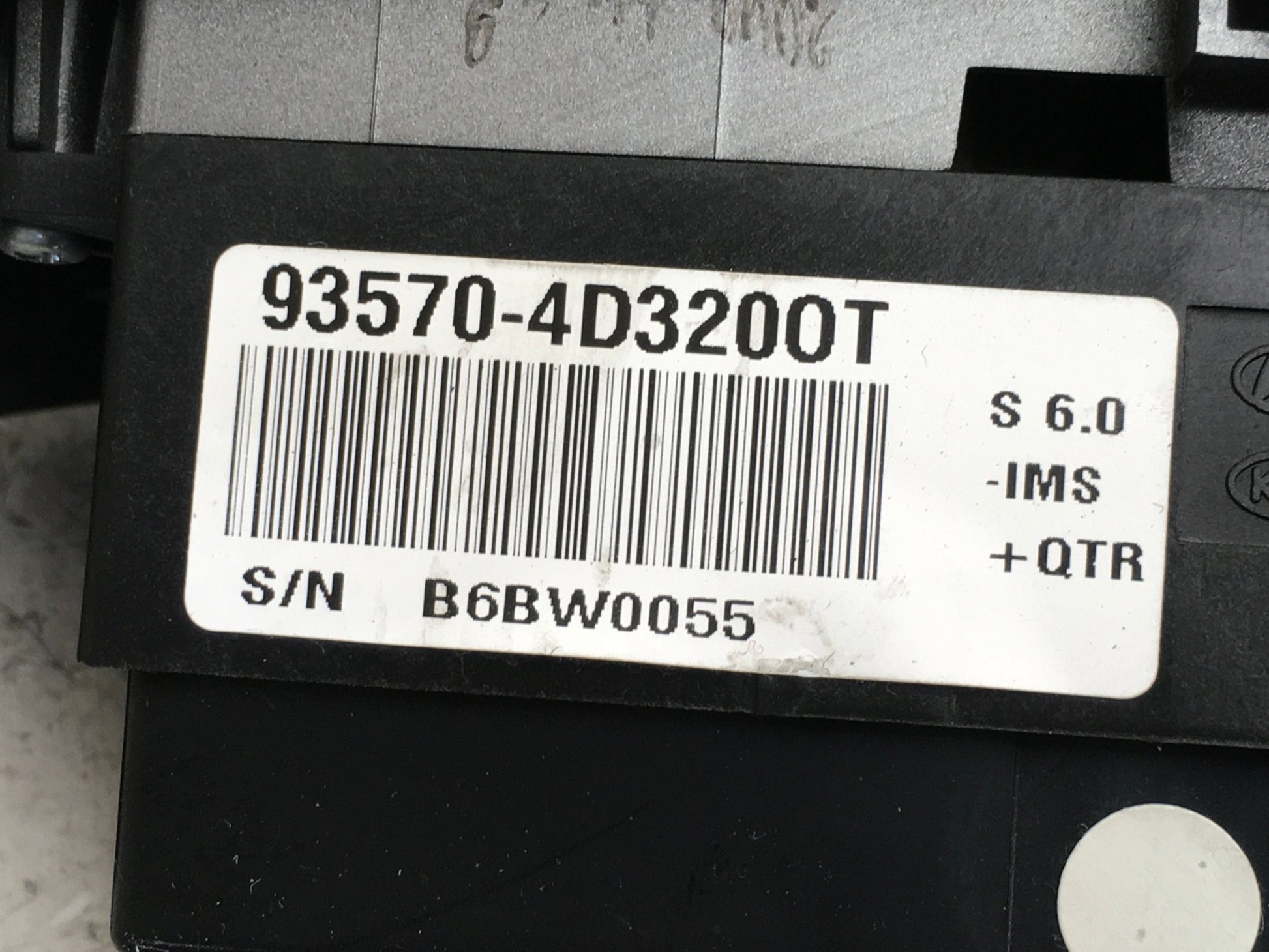 Mando Elevalunas del izq Kia Carnival II - 935704D3200T