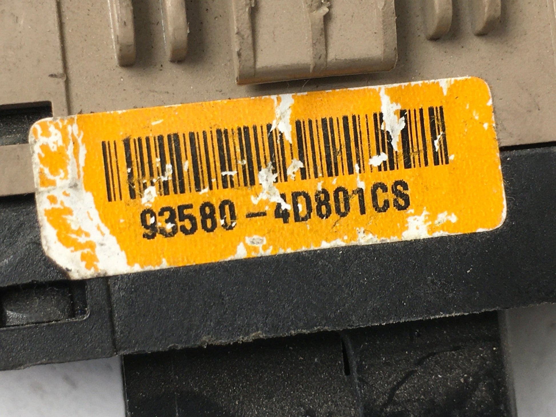 Mando elevalunas tra dcho Kia Carnival II - 935804D801CS