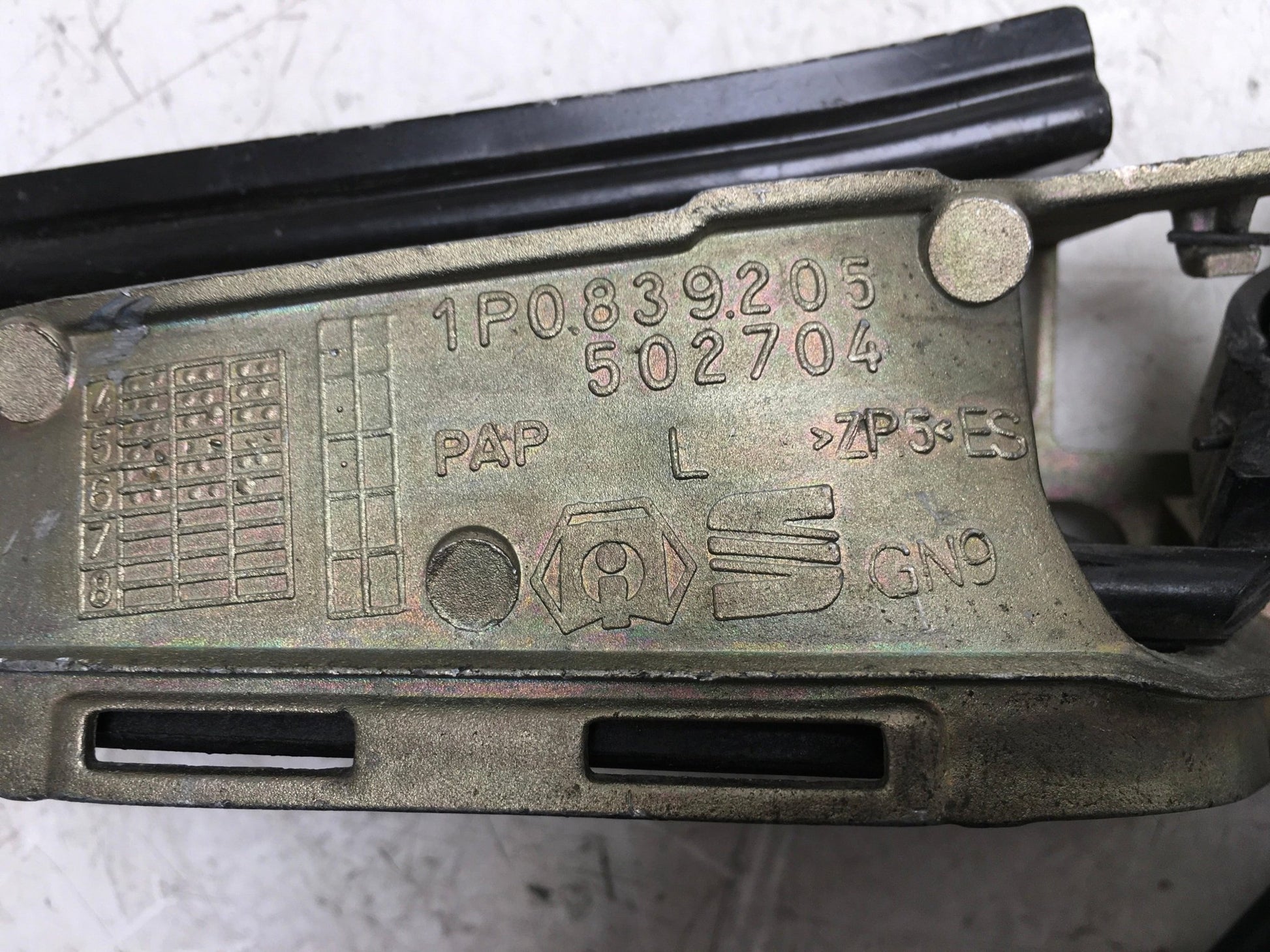 Maneta exterior tra izq seat Leon II 1P - 1P0839205