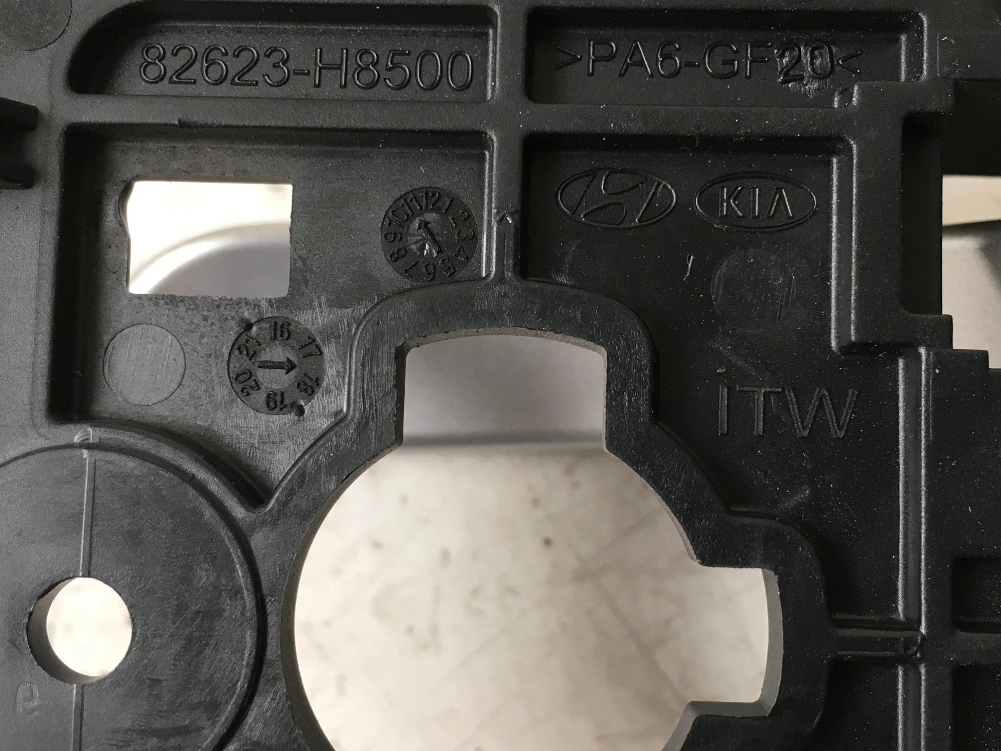 Maneta interior del dcha Kia Rio Stonic YB - 82623H8500