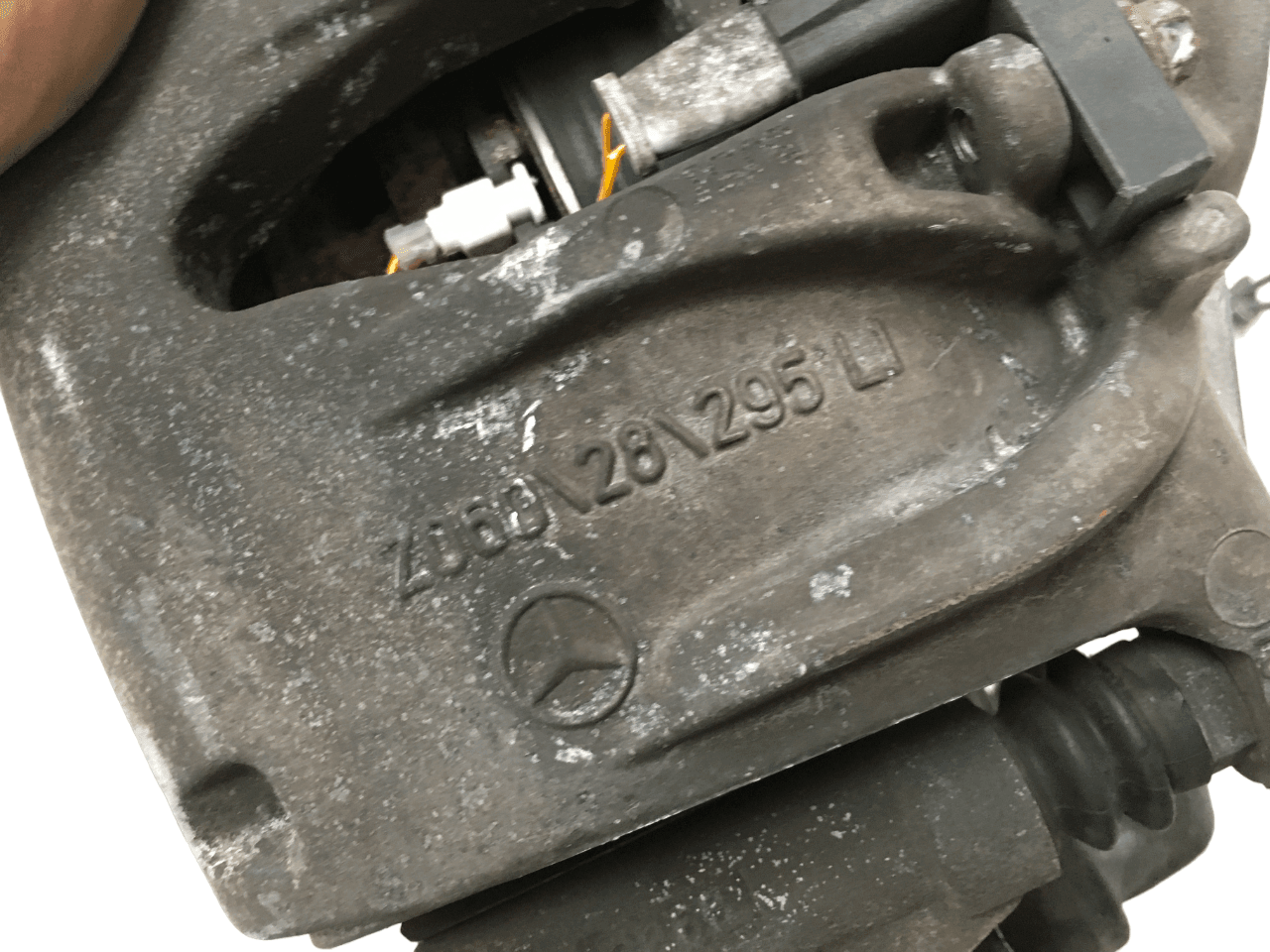 Mangueta del izq Mercedes W211 - Z06028295LI