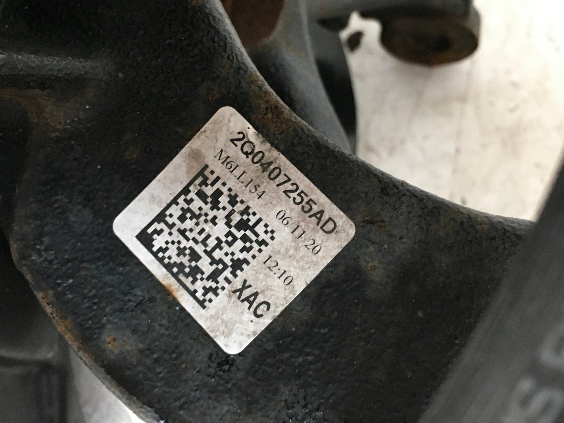 Mangueta izquierda Seat Arona - 2Q0407255AD