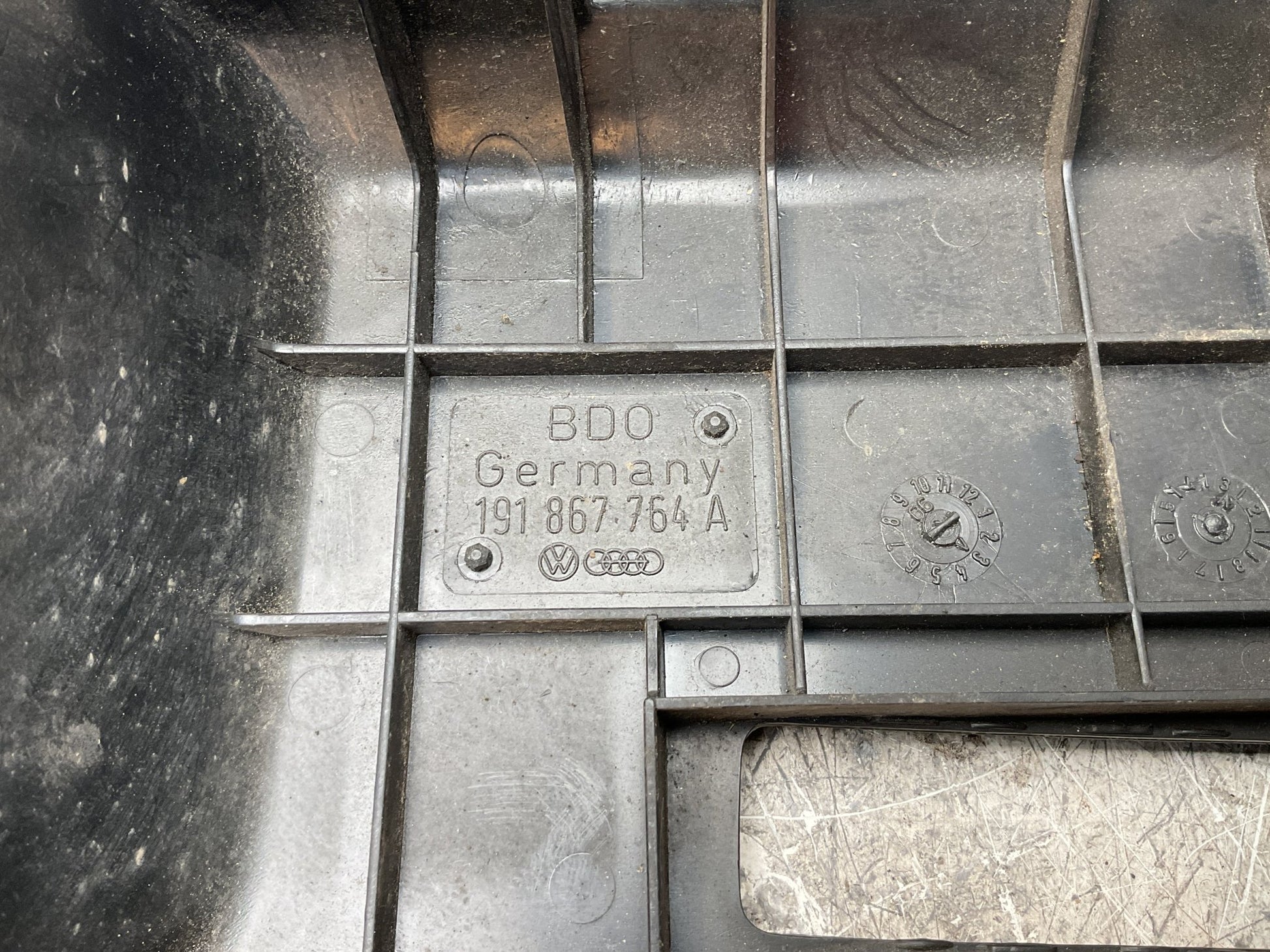 Moldura Altavoz tra dcho VW Golf 83-92 - 191867764A