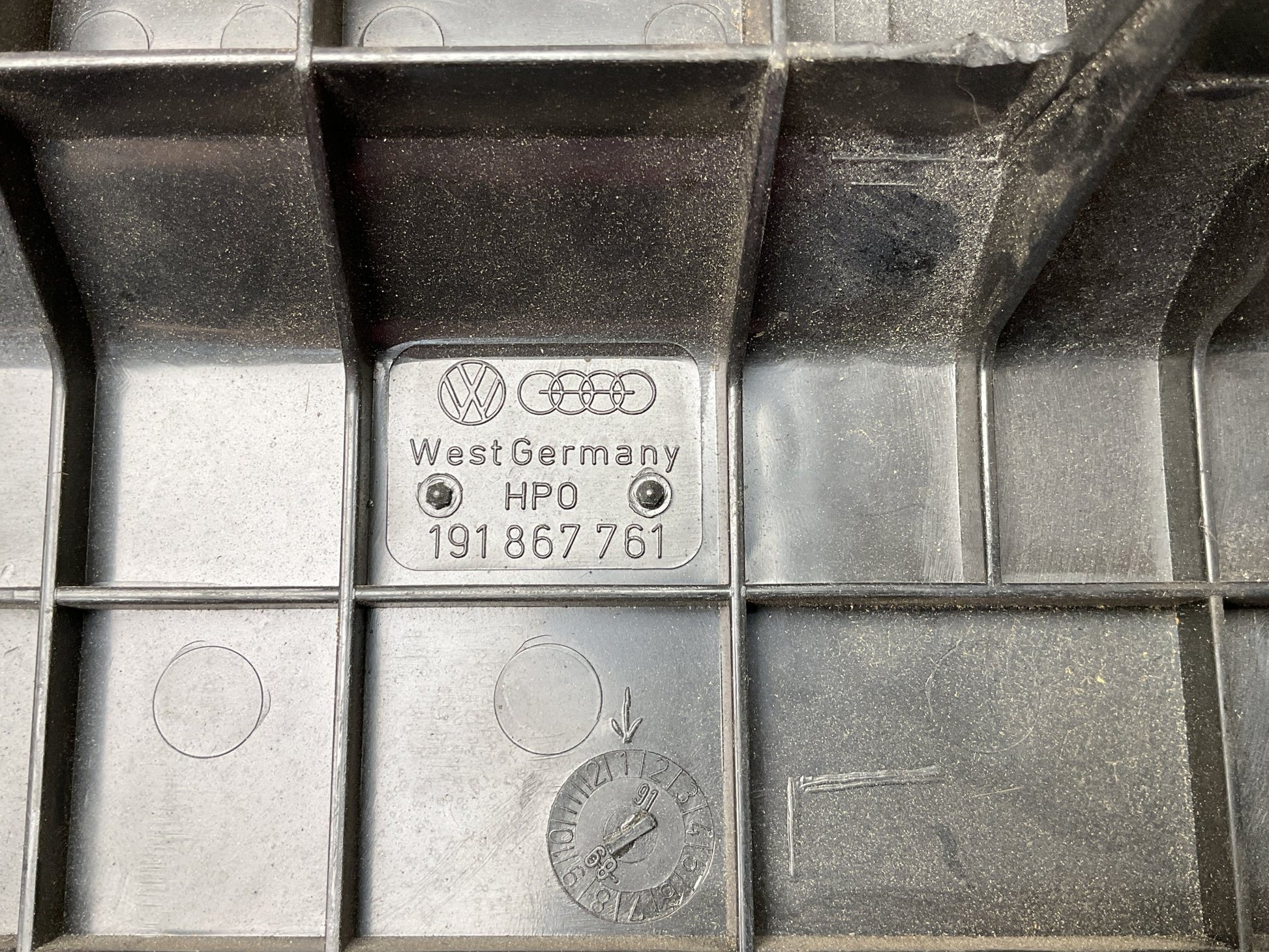 Moldura Altavoz tra izq VW Golf 83-92 - 191867761