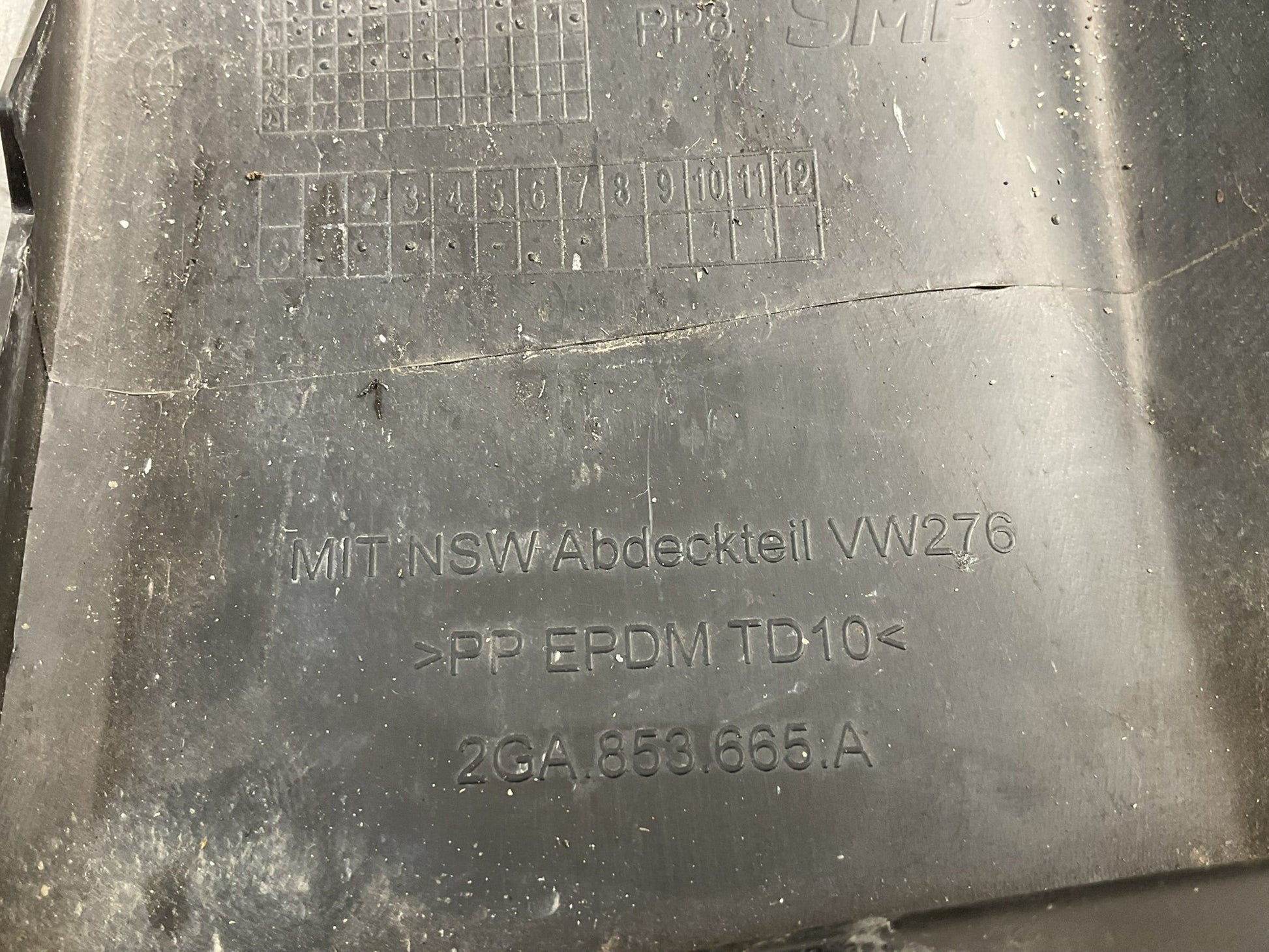 Moldura Antiniebla izq VW T - Roc A11 - 2GA853665A