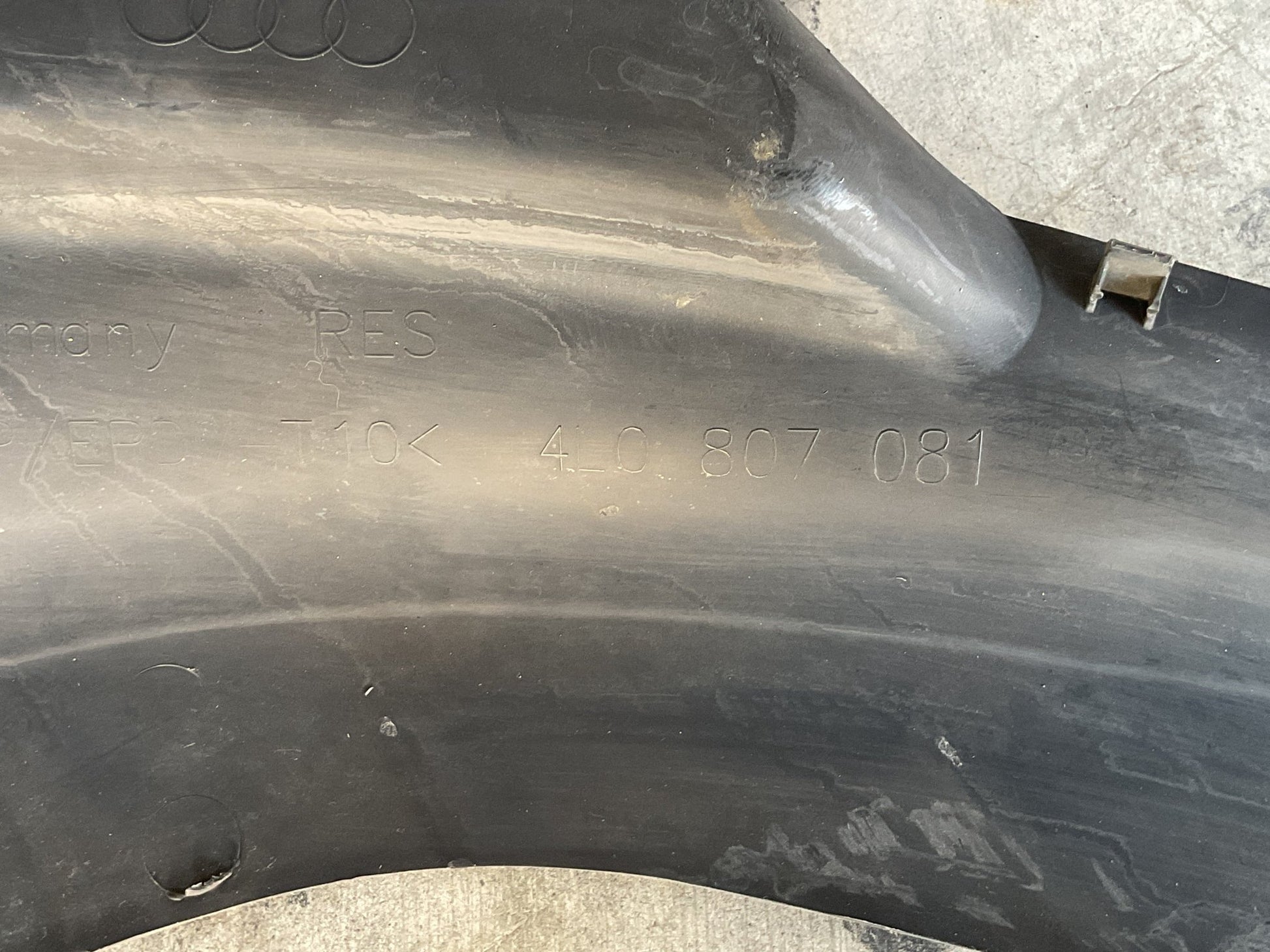 Moldura Cierre Capot Audi Q7 - 4L0807081