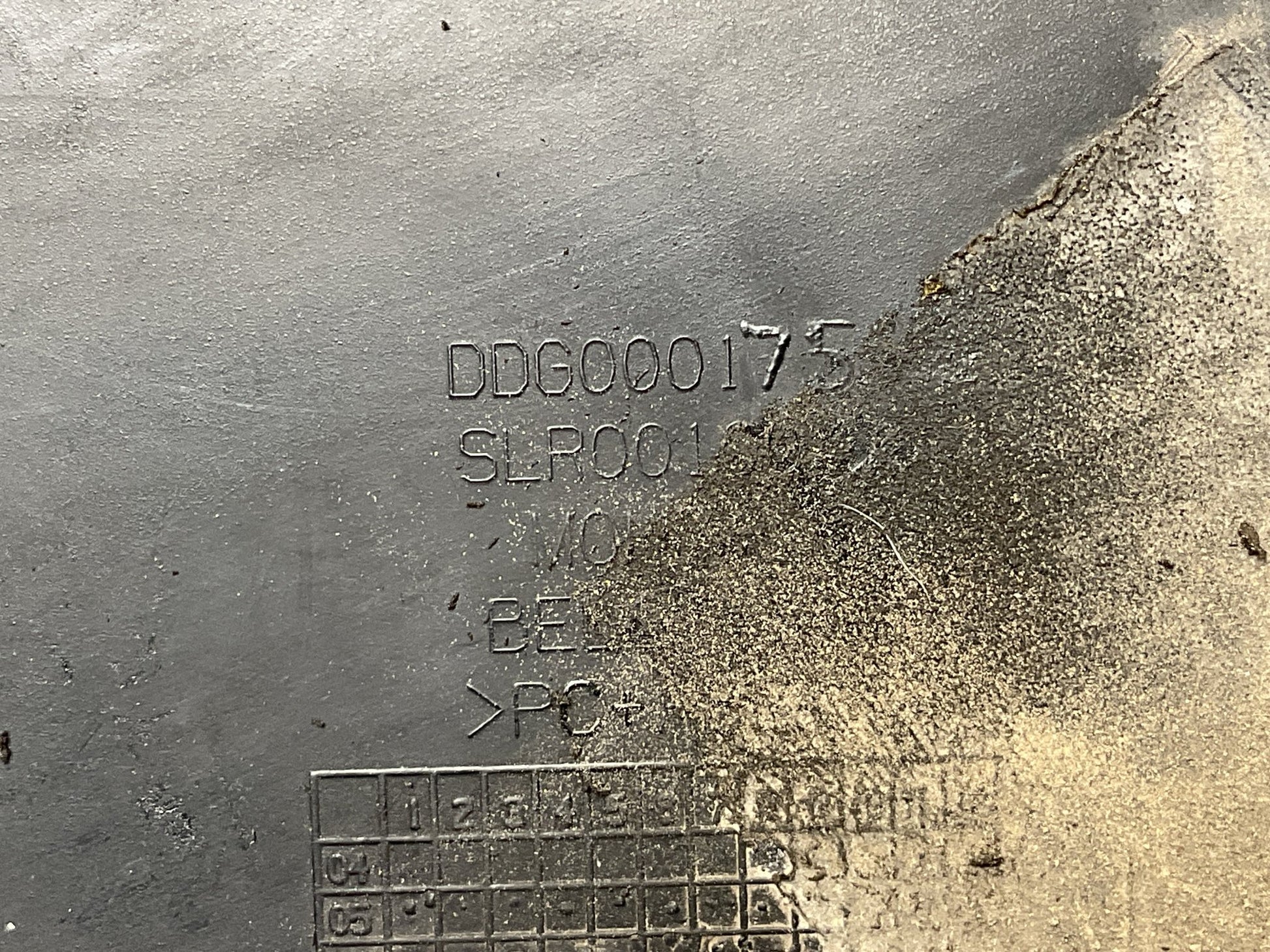 Moldura columna tra izq Range Rover Sport 04 - 13 - DDG000175