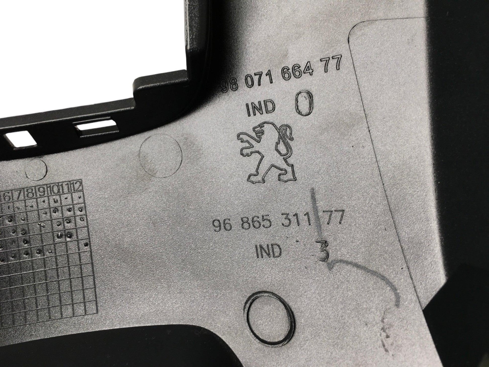 Moldura consola central Peugeot 5008 I - 9807166477