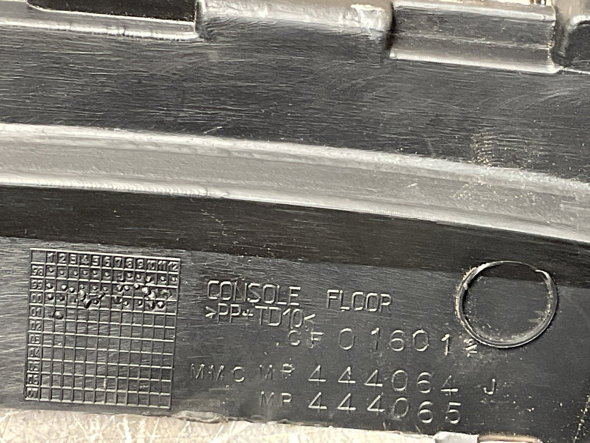 Moldura Consola Central Pinin 98 - 07 - MR444064