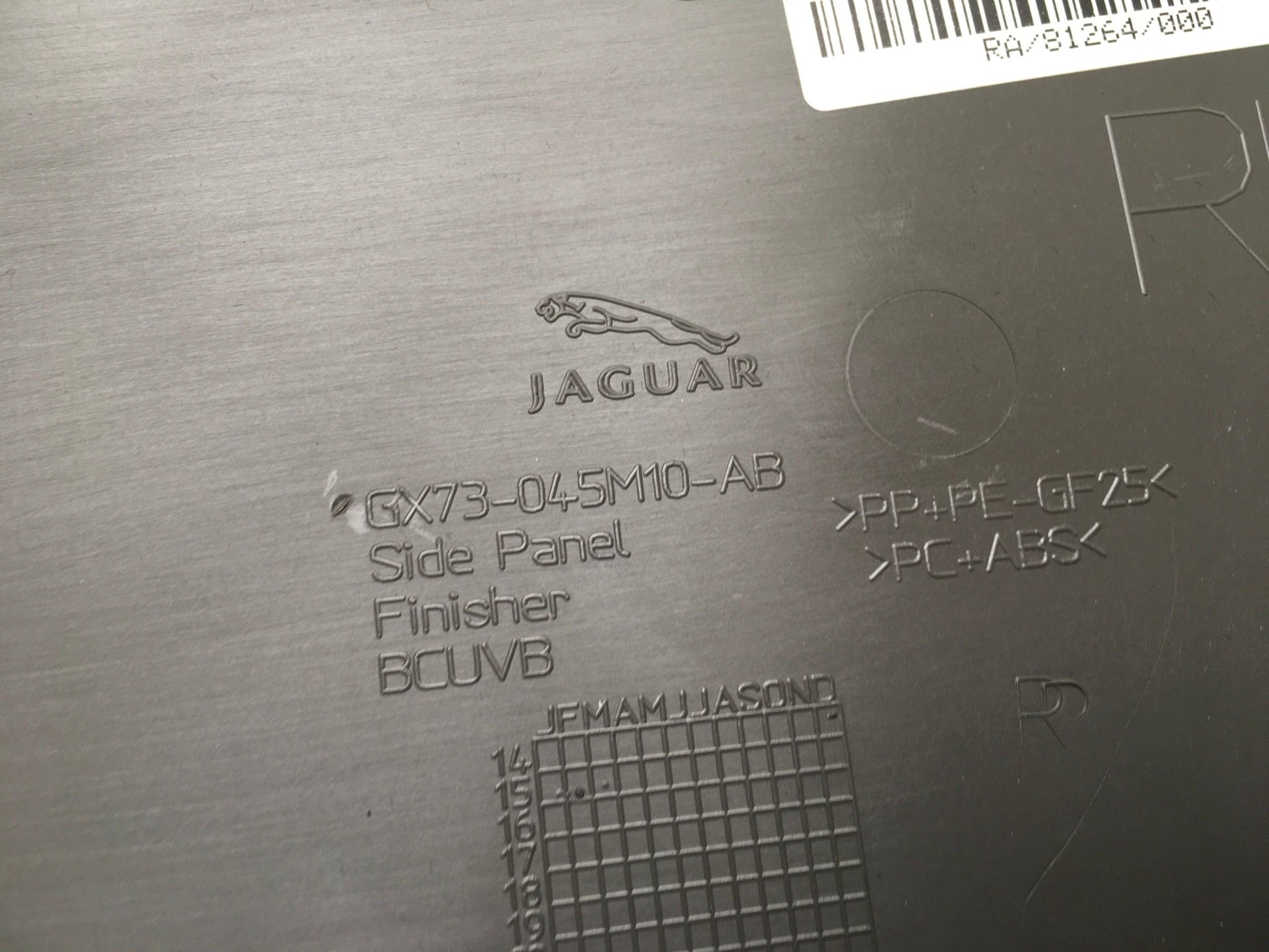 Moldura dcha Consola central Jaguar XE - GX73045M10AB