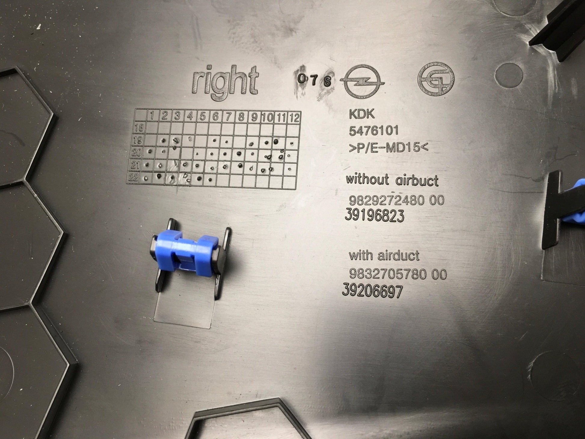 Moldura dcha Consola central Opel Corsa F - 9829272480