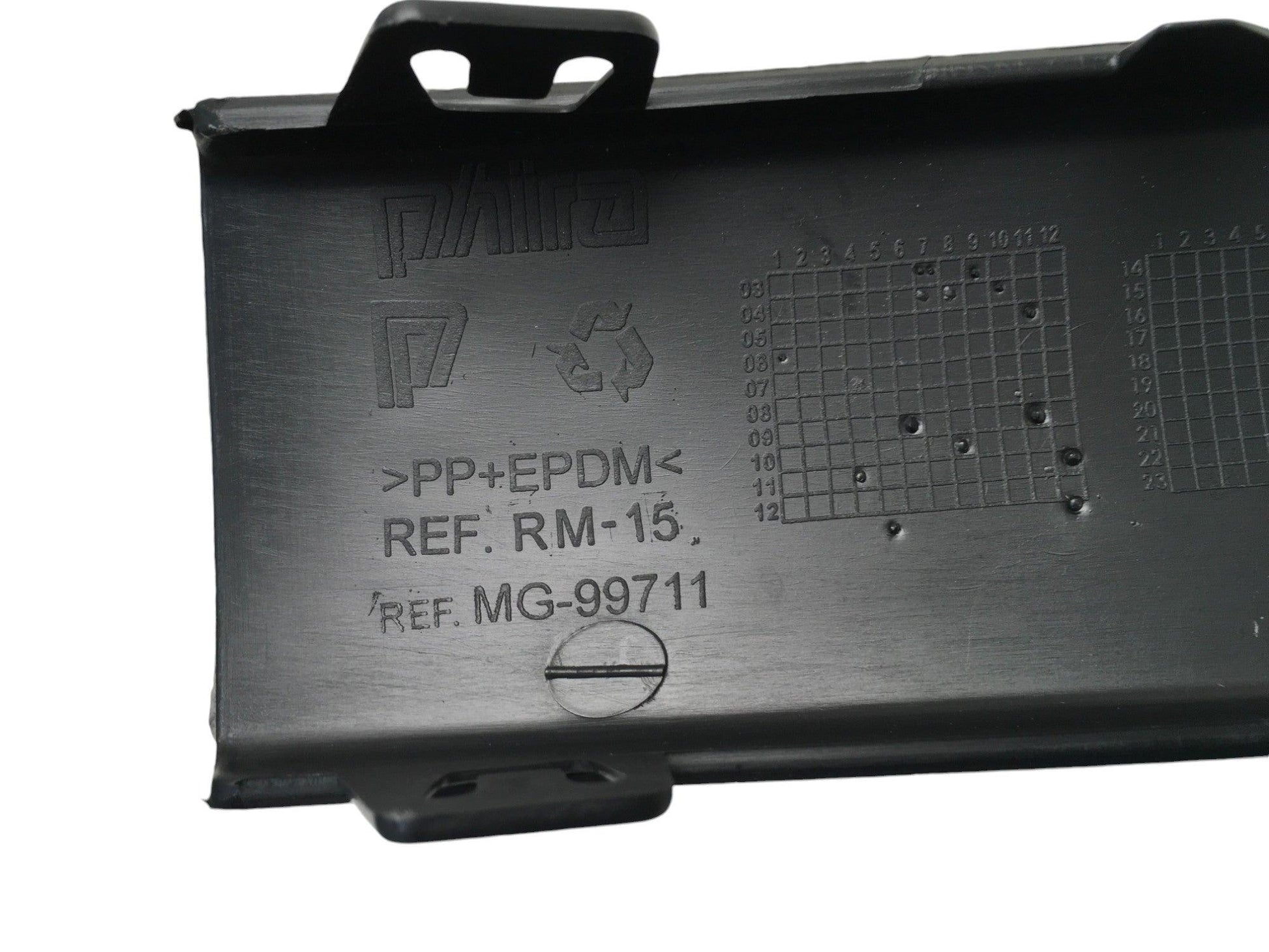 Moldura dcha paragolpes trasero Renault Megane I - 7700427577